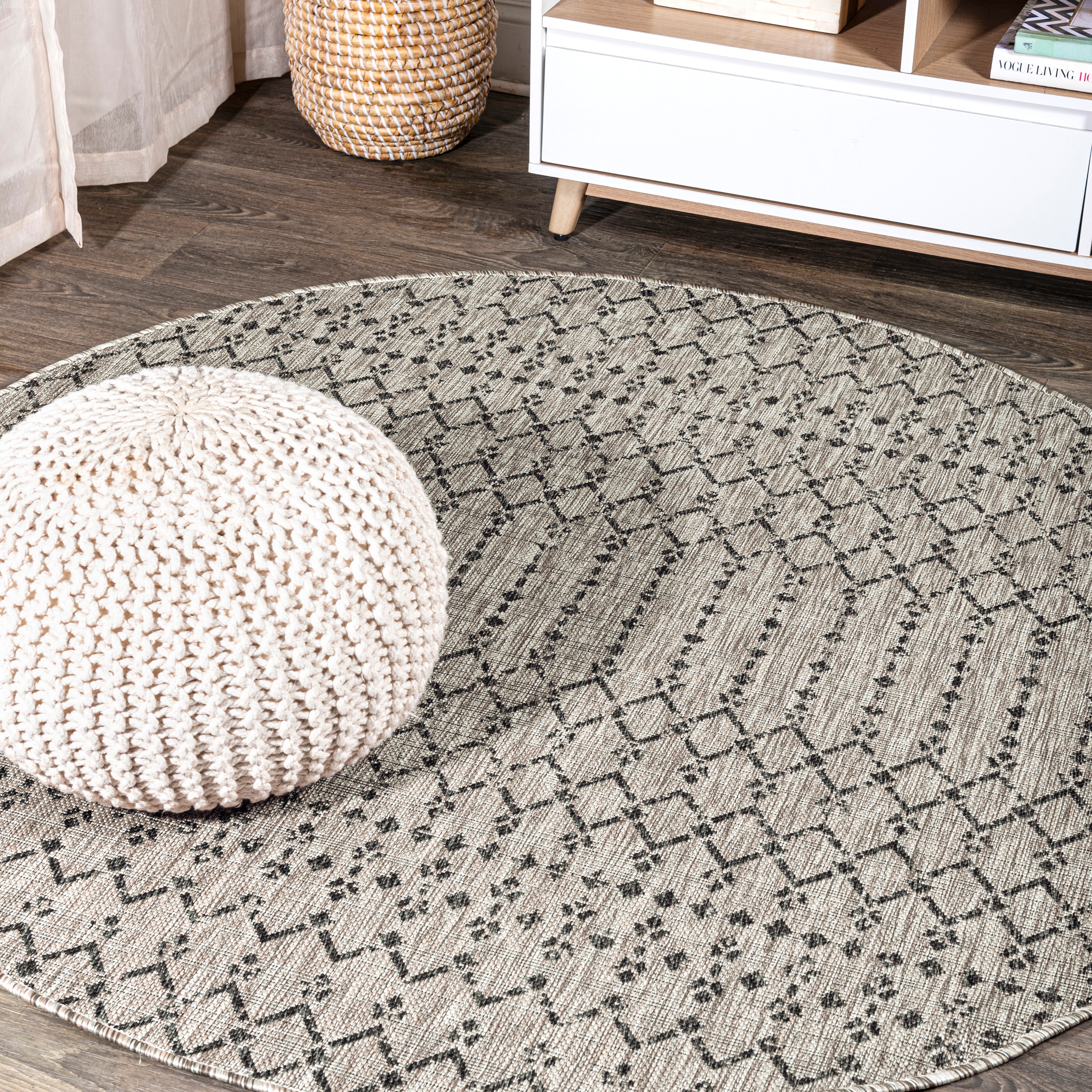 JONATHAN  Y SMB108E-4R Santa Monica Ourika Filigree Textured Weave 4 x 4 (ft) Loomed Polypropylene Light Gray/Black Round Indoor/Outdoor Tribal Rustic Area rug