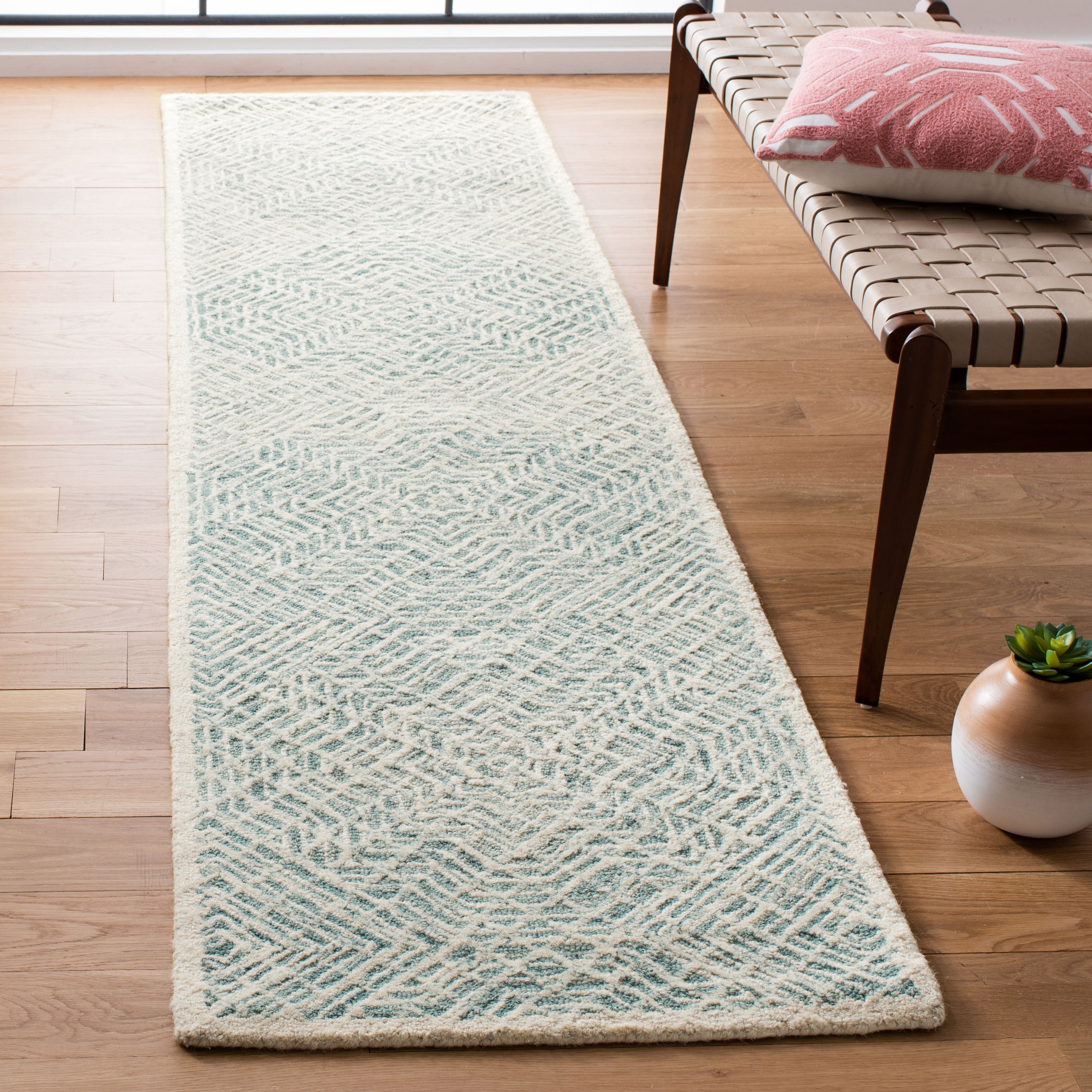 Safavieh CPR215N-29 Capri 2 x 9 (ft) Tufted Wool Blue/Ivory Rectangular Indoor Geometric Bohemian/Eclectic Runner rug