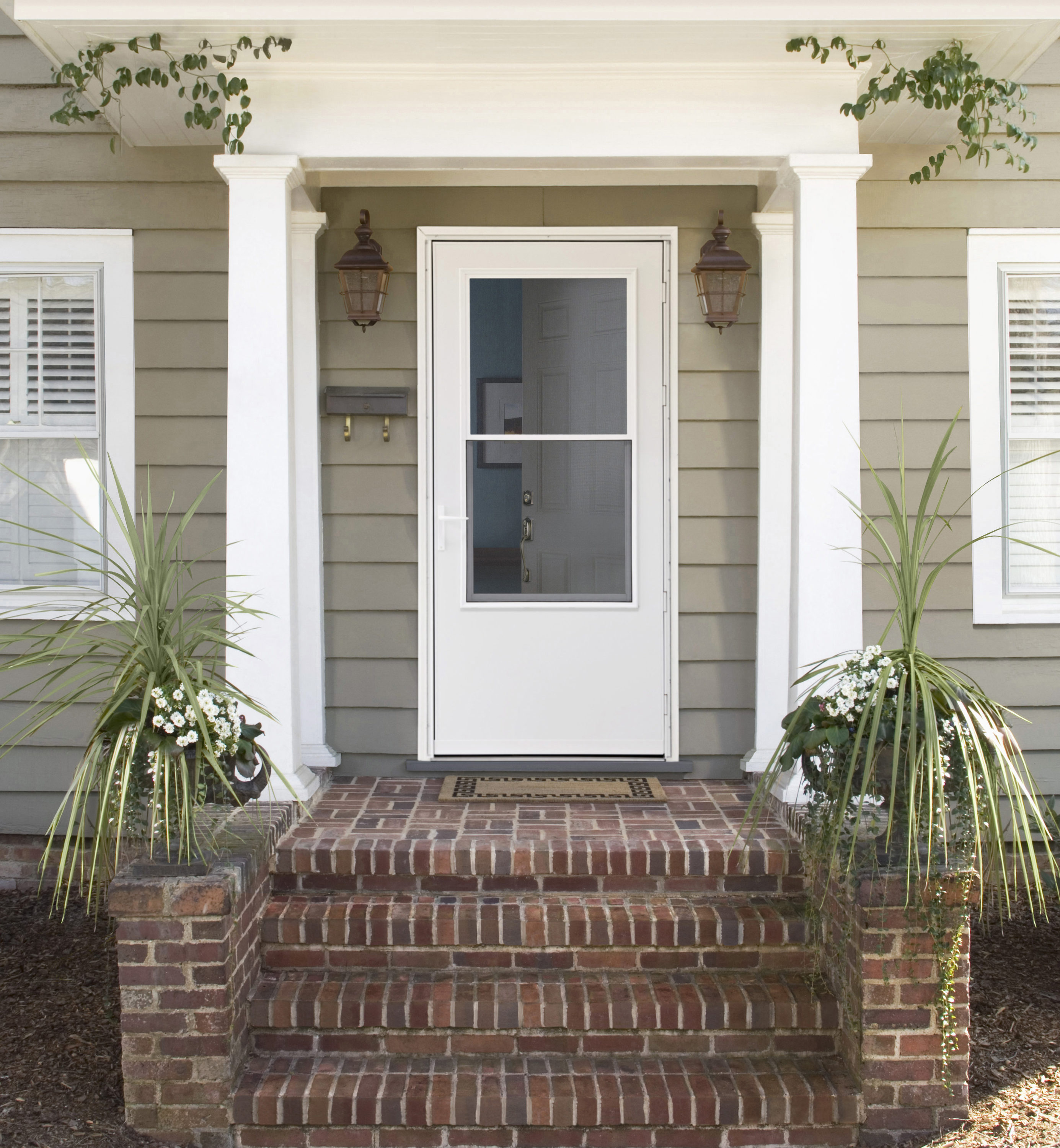 LARSON 36-in x 81-in White Mid-view Storm Door with Handle Included in ...