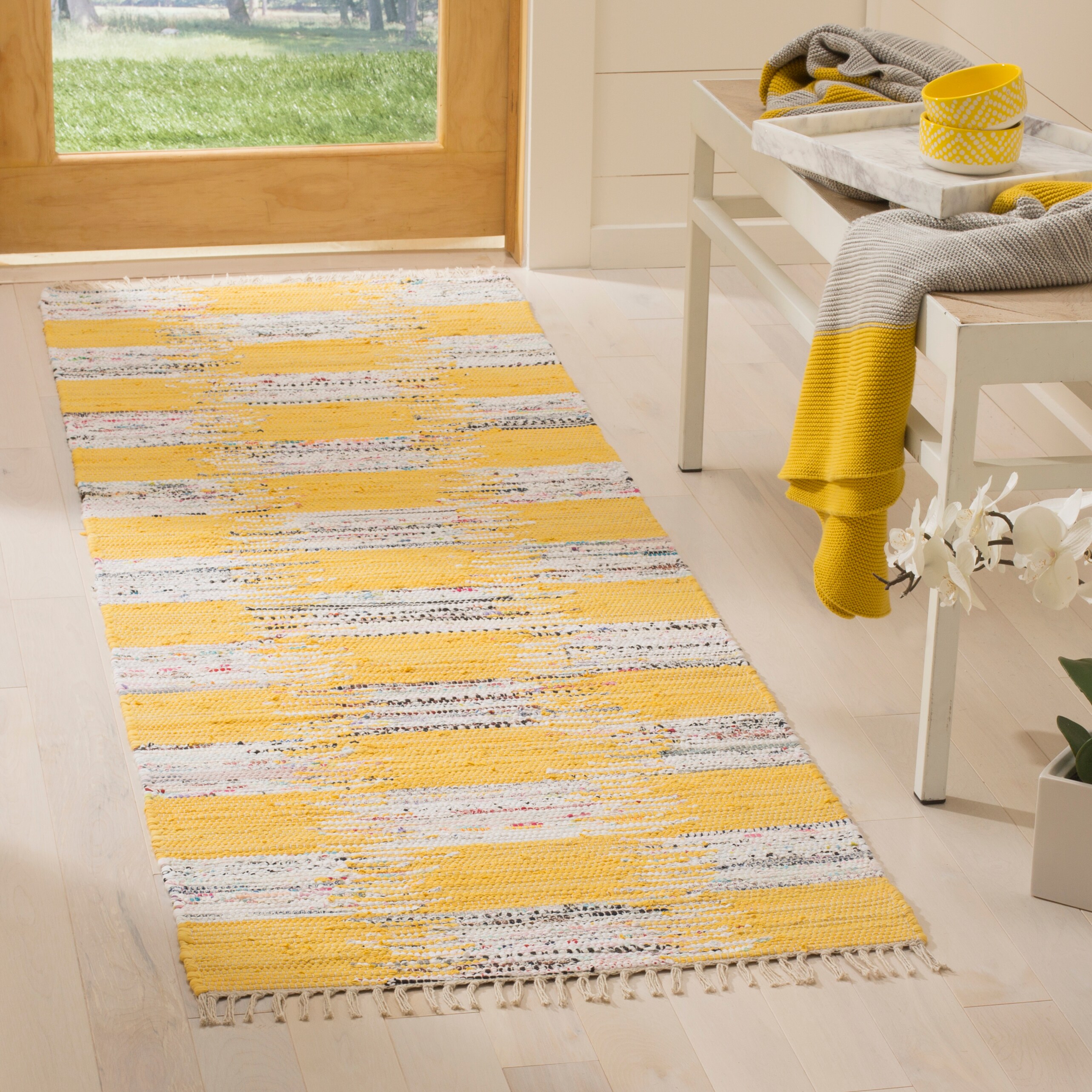 Safavieh MTK721A-27 Montauk Orford 2 x 7 (ft) Cotton Yellow/Multi Rectangular Indoor Coastal Runner rug
