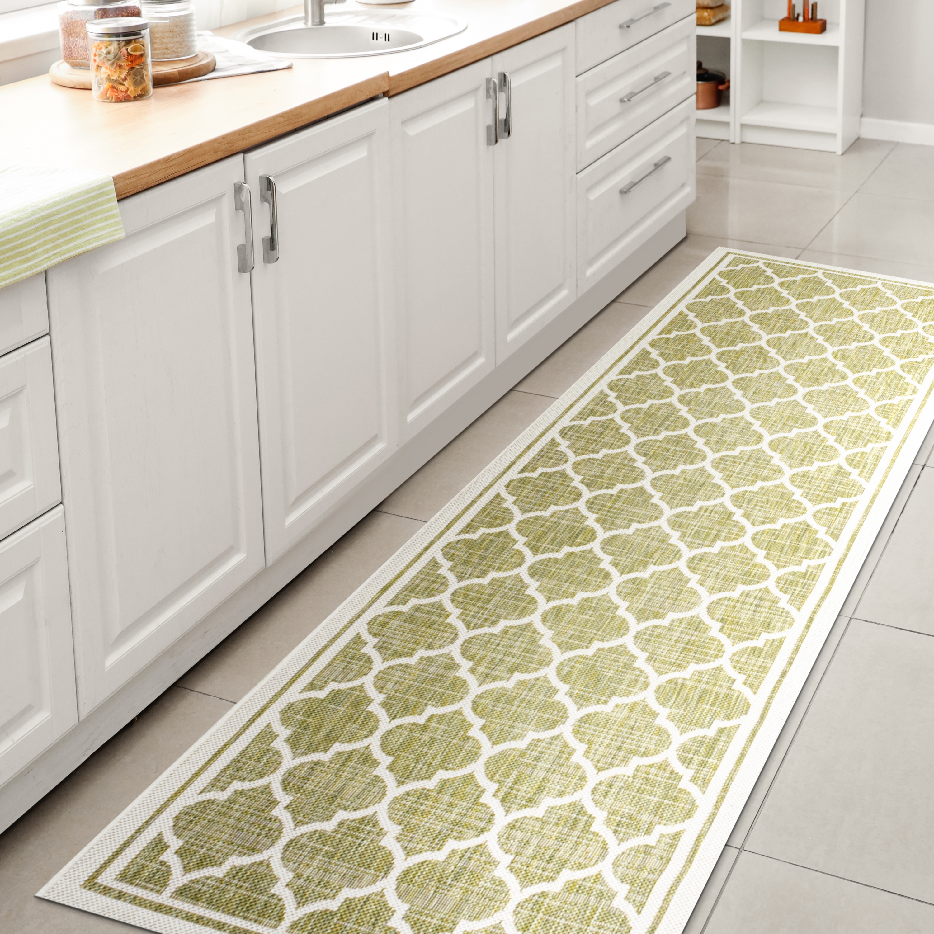 JONATHAN  Y SMB109G-210 Santa Monica Trebol Filigree Textured Weave 2 x 10 (ft) Loomed Polypropylene Green/Cream Rectangular Indoor/Outdoor Tribal Coastal Runner rug