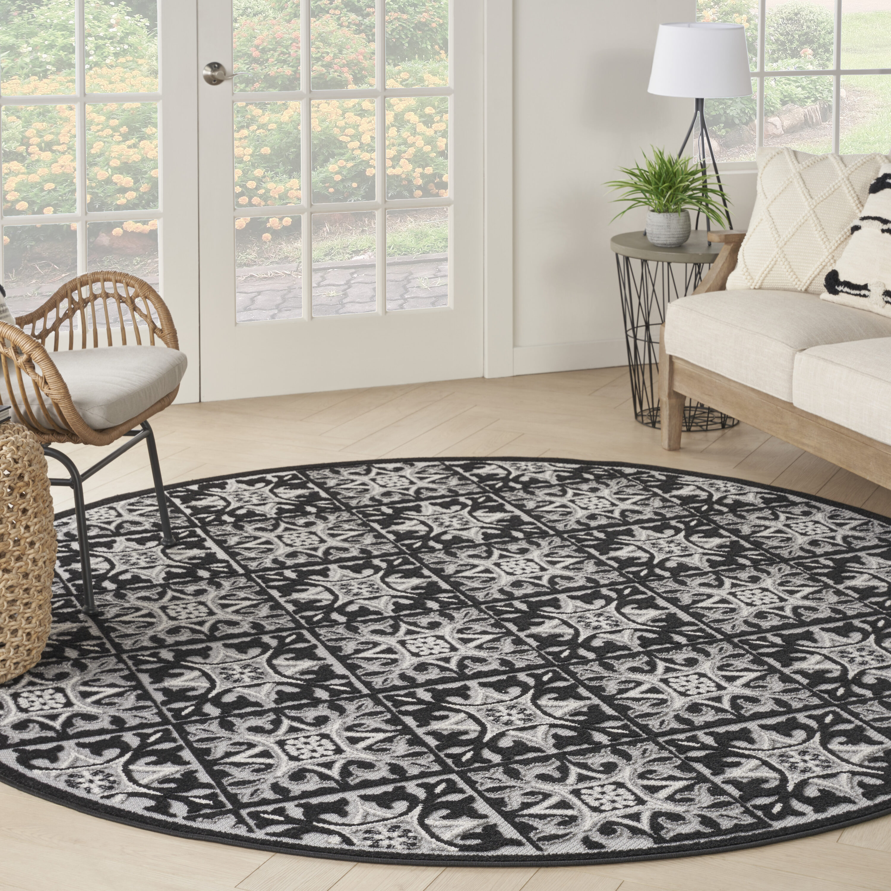 Nourison 099446173546 Aloha 8 x 8 (ft) Loomed Polypropylene Black White Round Indoor/Outdoor Geometric Area rug