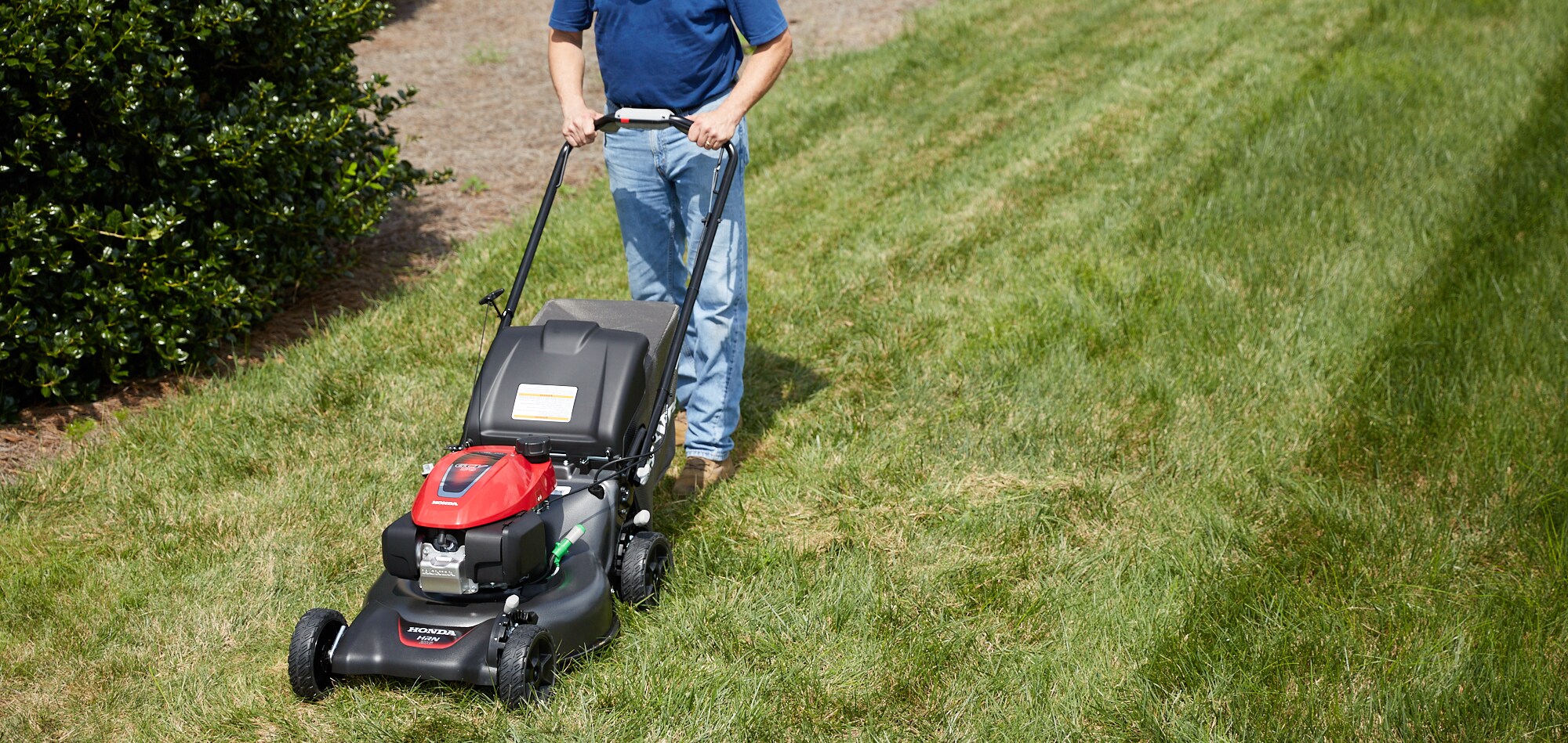 Honda HRN 21-in Gas Self-propelled Lawn Mower with 166-cc Engine