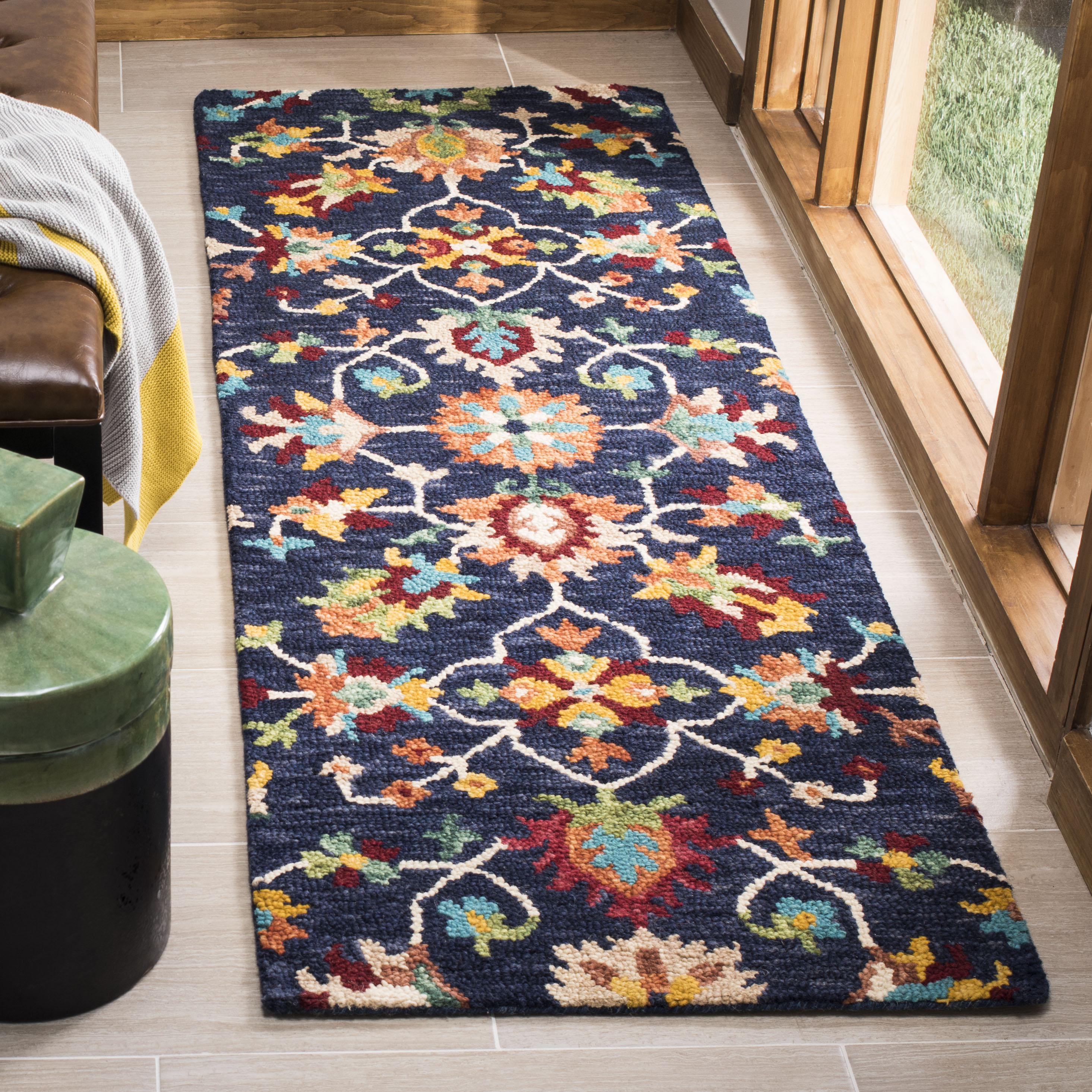  Aspen 510 Navy/Red Traditional 2ft-3in x 13ft Runner Rug