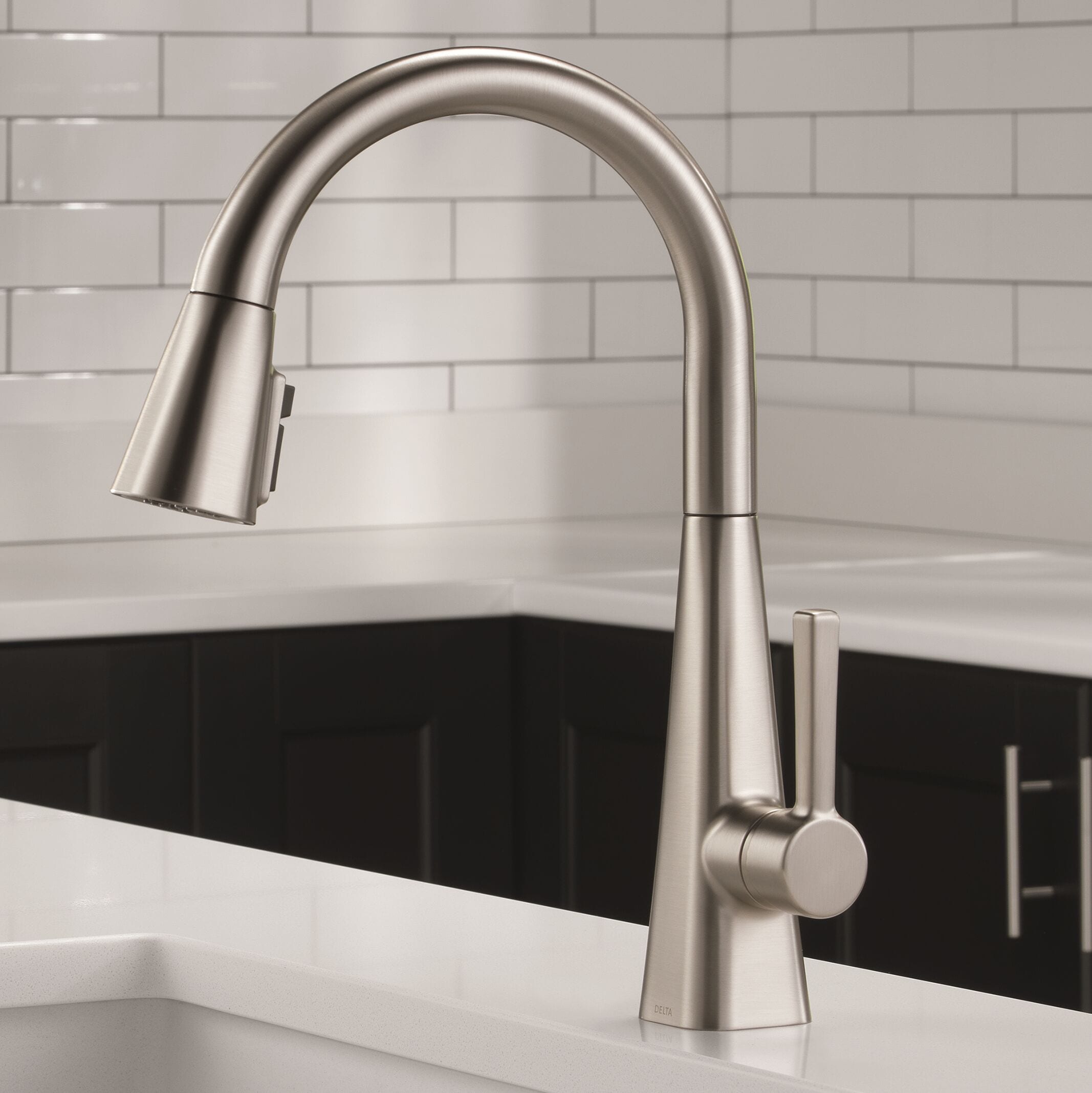 Delta Lenta Spotshield Stainless Single Handle Pull-down Kitchen Faucet with Sprayer (Deck Plate Included)