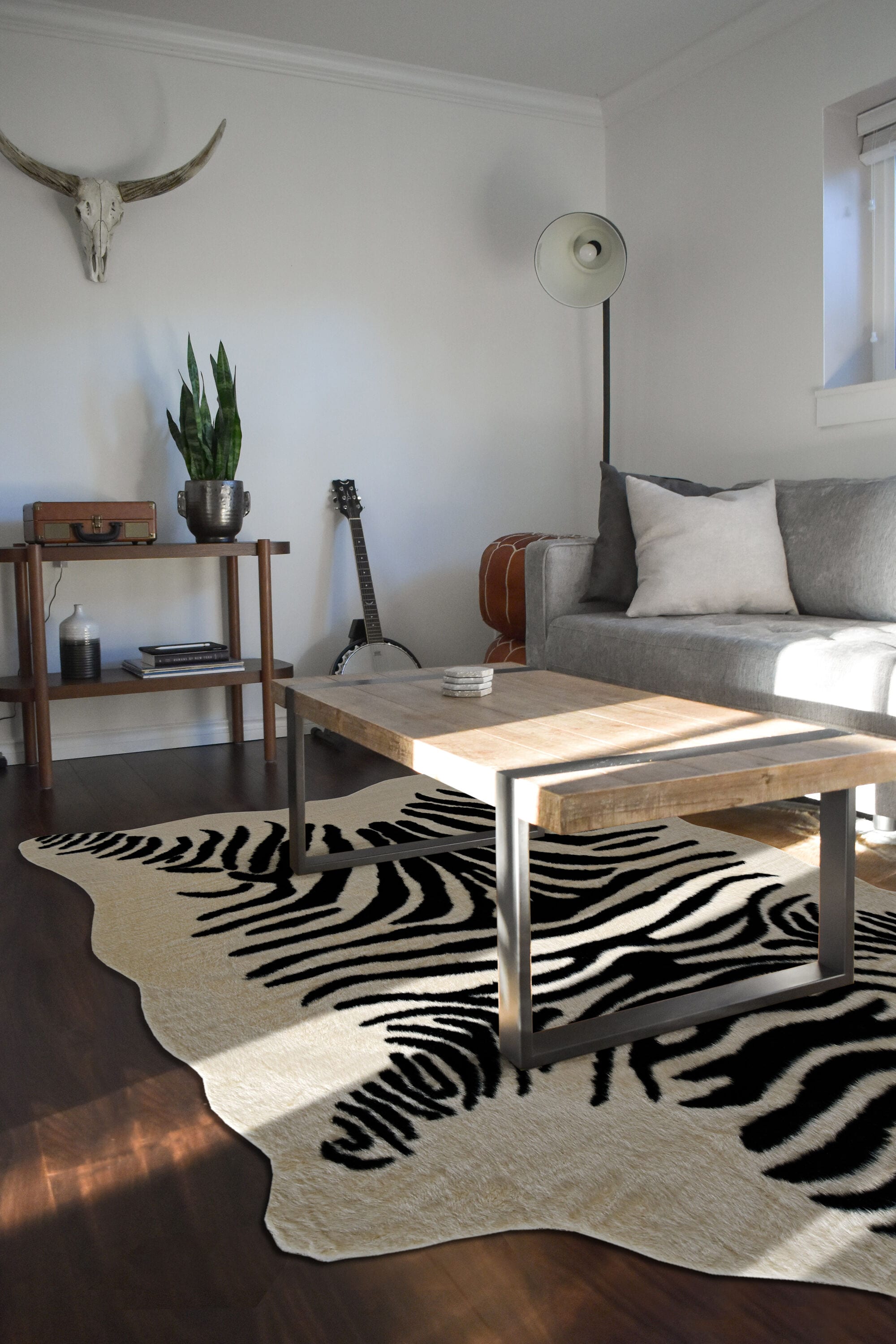 Black Spot Tufted Faux Cowhide 5'x6'6" Rug