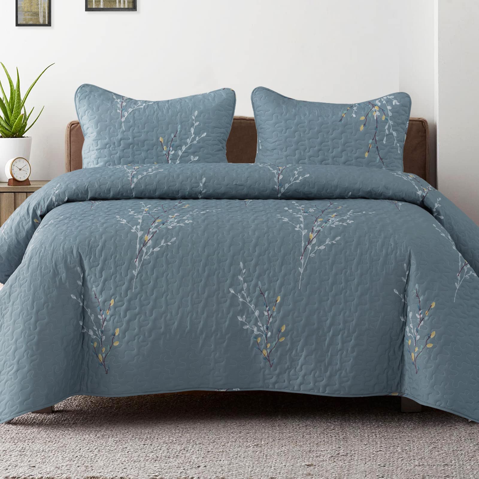 WZKZLH Floral Blue King 96x104 in Reversible Patchwork Floral Quilt Bedding Set Soft Lightweight All Season Coverlet With Pillow Shams 3 pieces