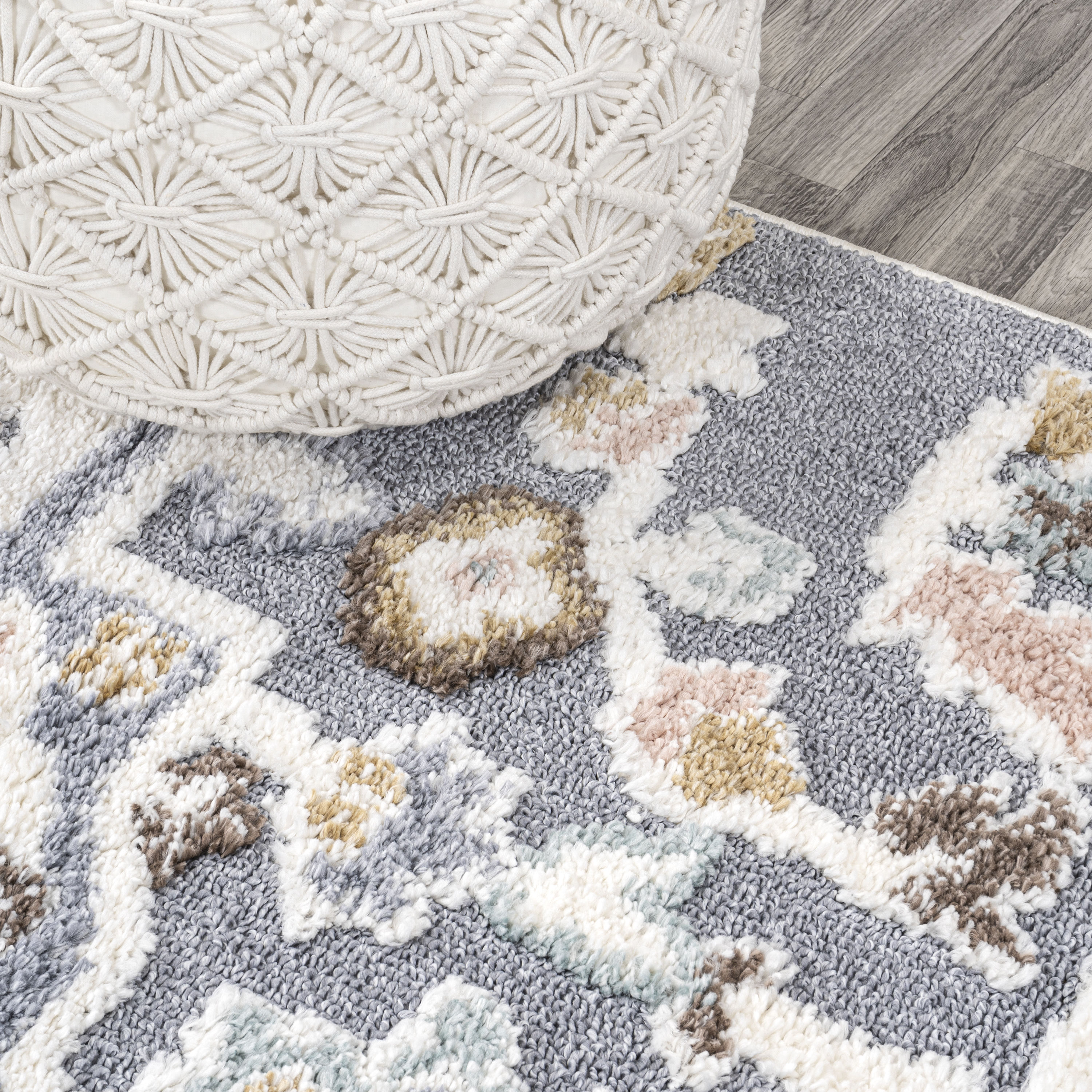 Aziza Gray and Multicolor Synthetic Medallion Area Rug