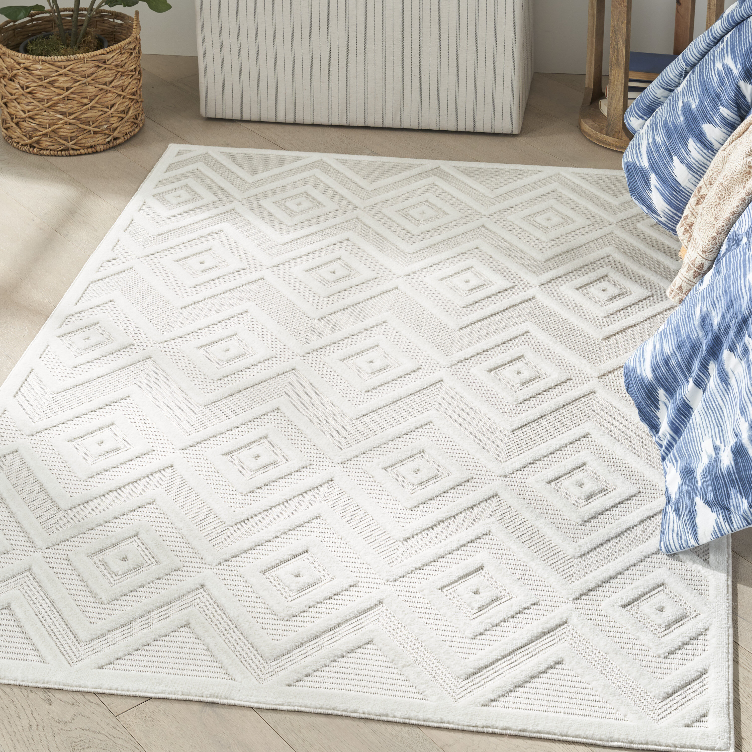 Nourison 099446044310 Versatile 6 x 9 (ft) Polypropylene Ivory/White Rectangular Indoor/Outdoor Geometric Area rug