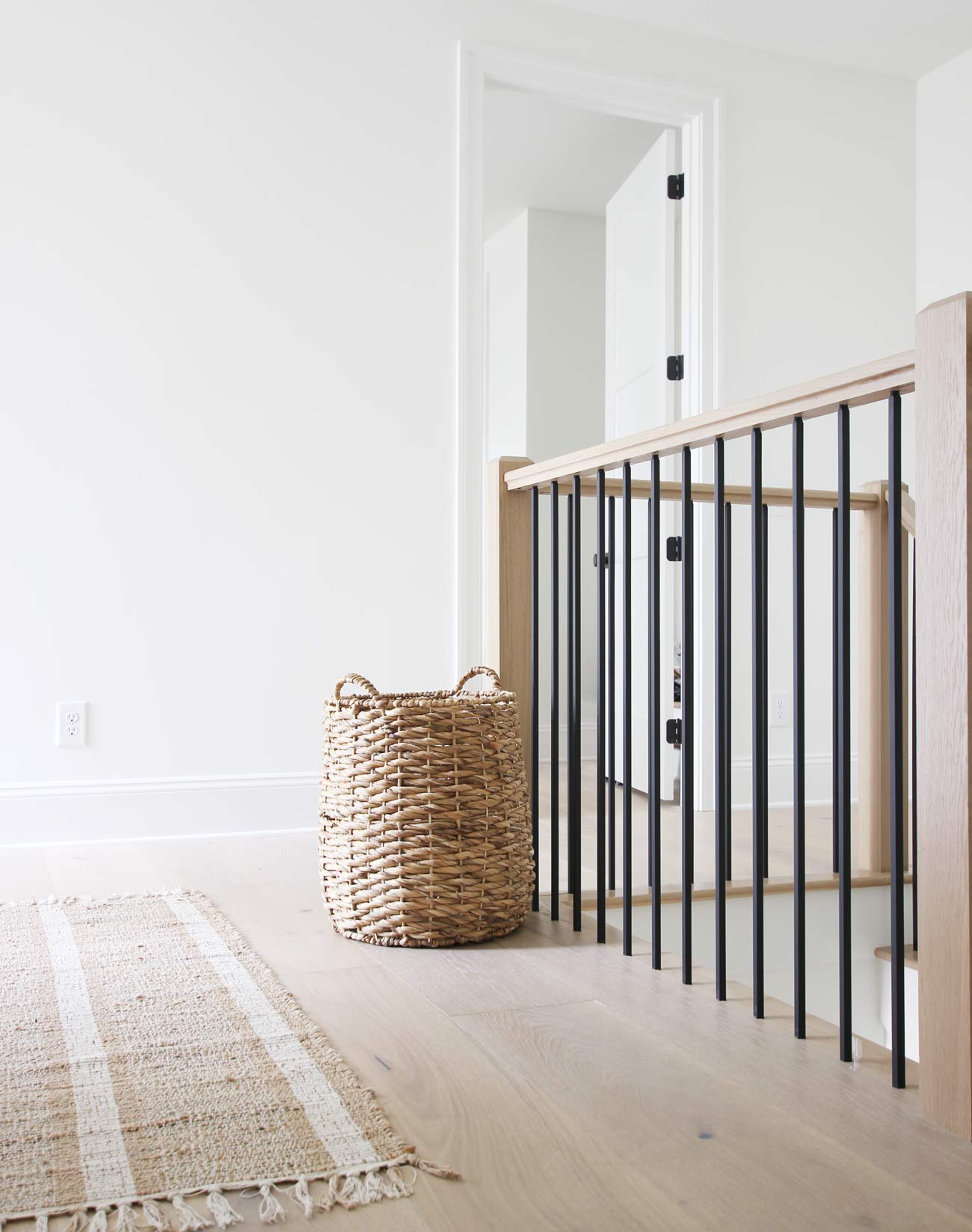 L.J. Smith Stair Systems M 701 44 ETHSM Interior-Stairpart-Balusters - View #11