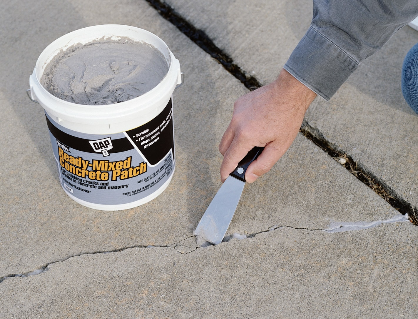 DAP 32-oz Waterproof Interior/Exterior Gray Patch in Patching & Spackling Compound department at