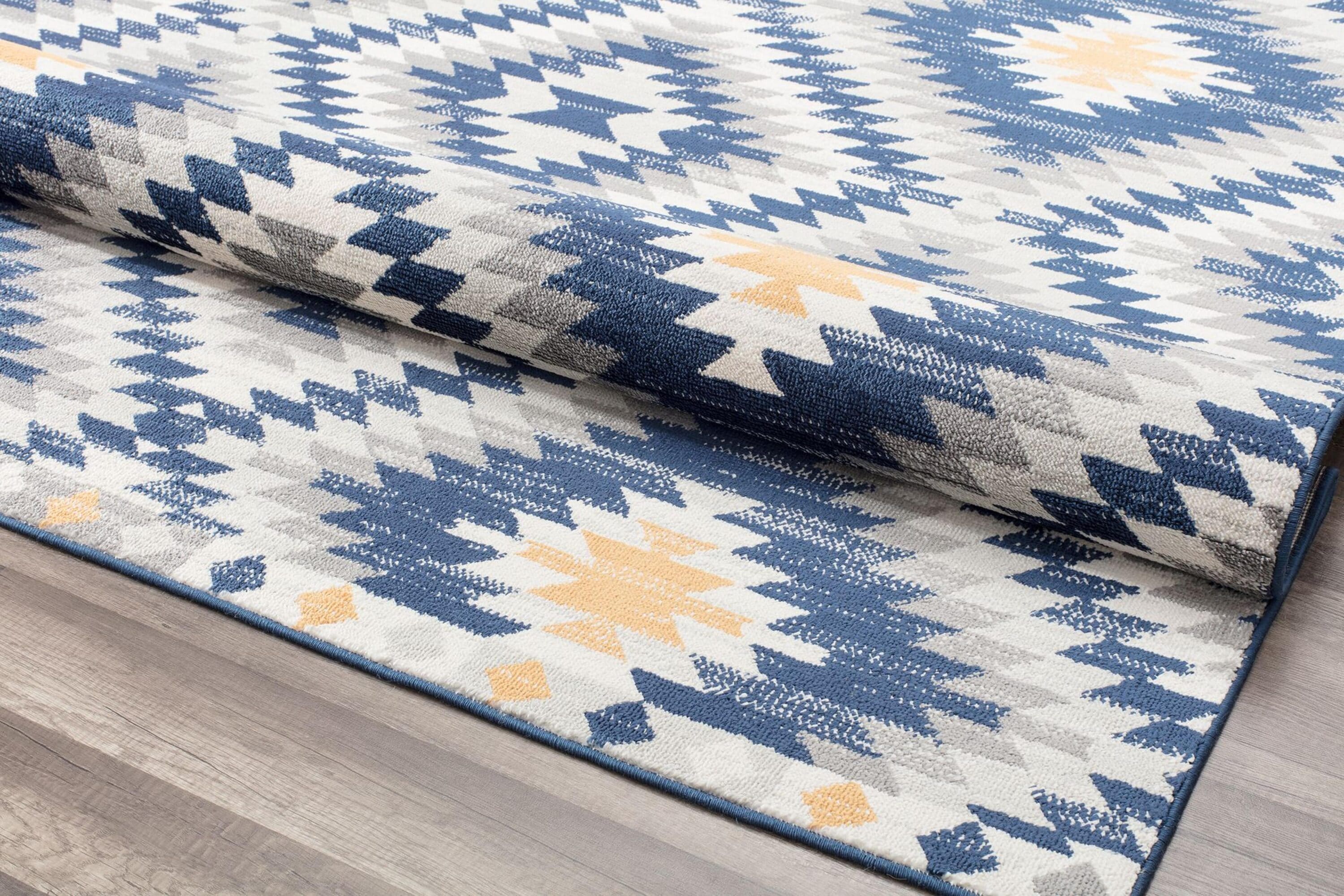Soleil Reversible Blue Synthetic 5' x 7' Stain-Resistant Area Rug