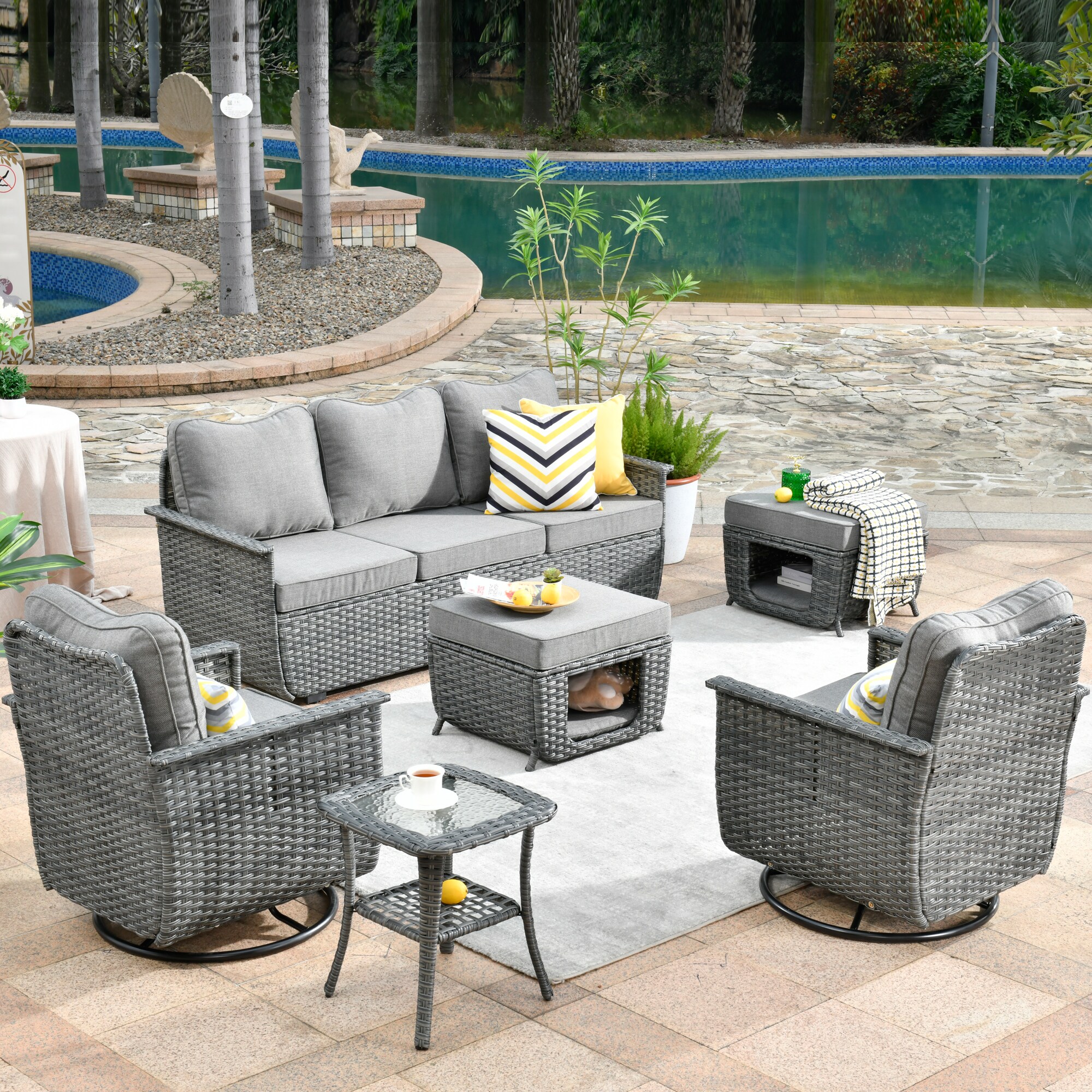 Pouuin 5-Piece Patio Conversation Set with Gray in the Patio