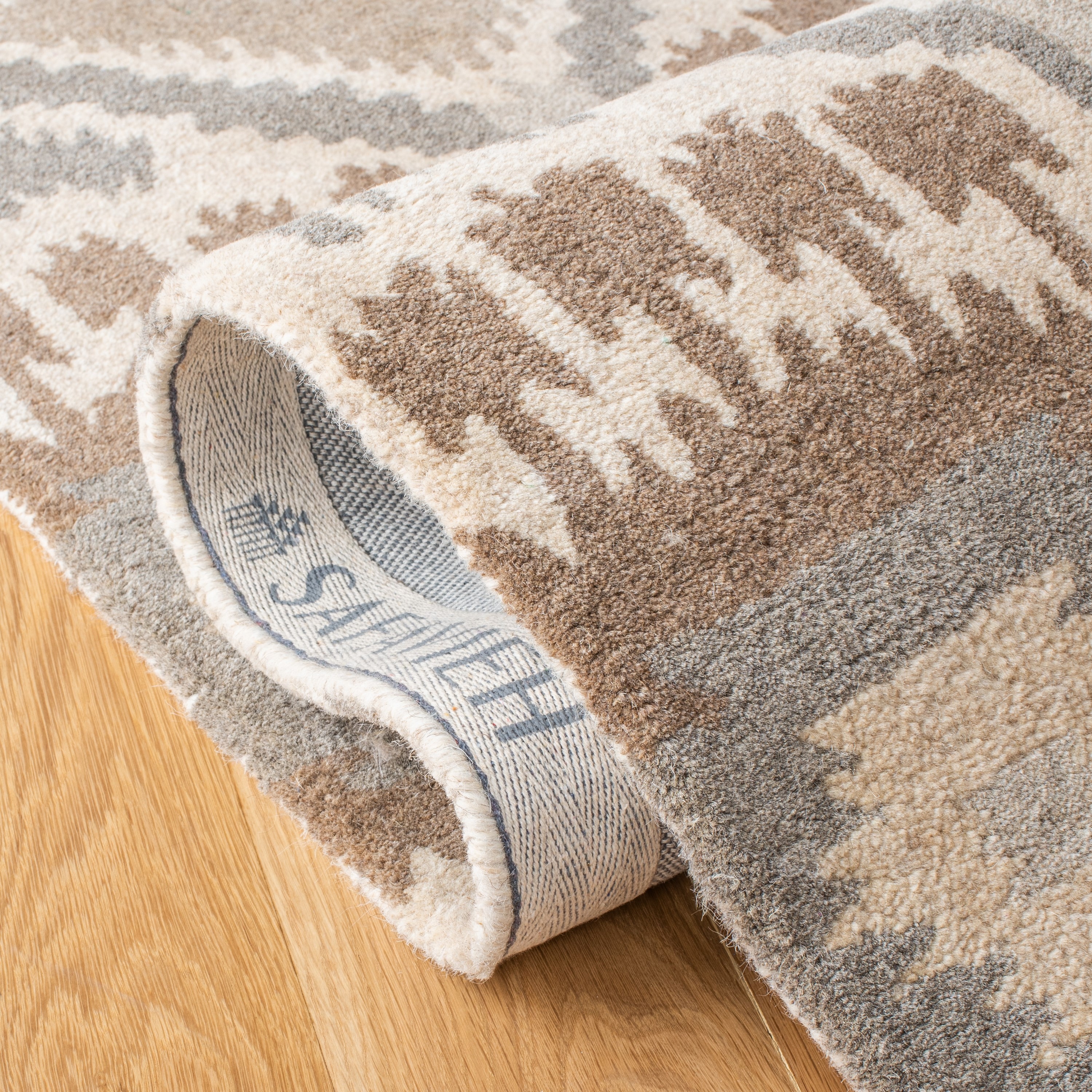 Wyndham 6' x 9' Hand-Tufted Wool Area Rug