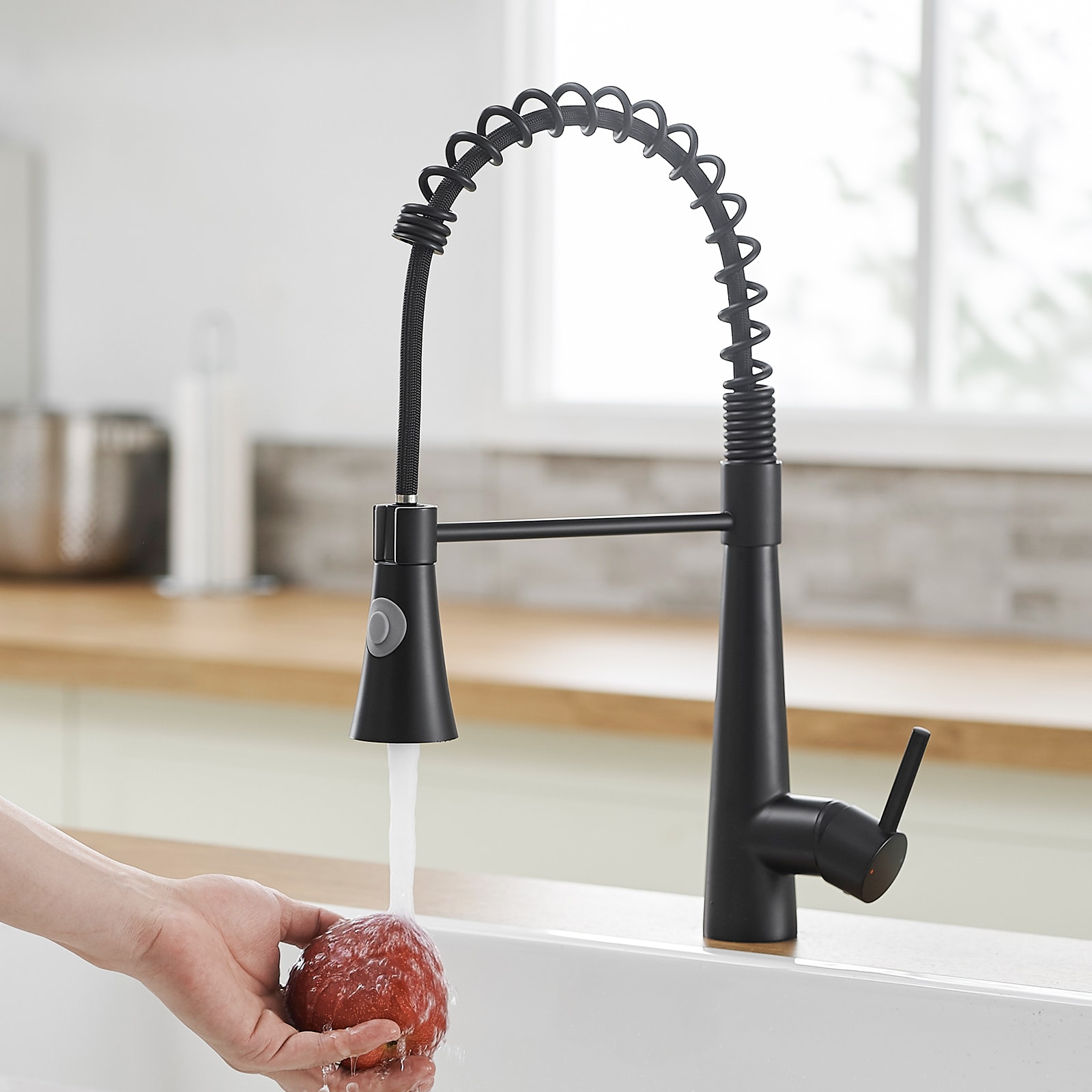 LOVMOR Commercial Black Kitchen Faucet with Pull out Sprayer Single Handle Single Lever Kitchen Sink Faucet