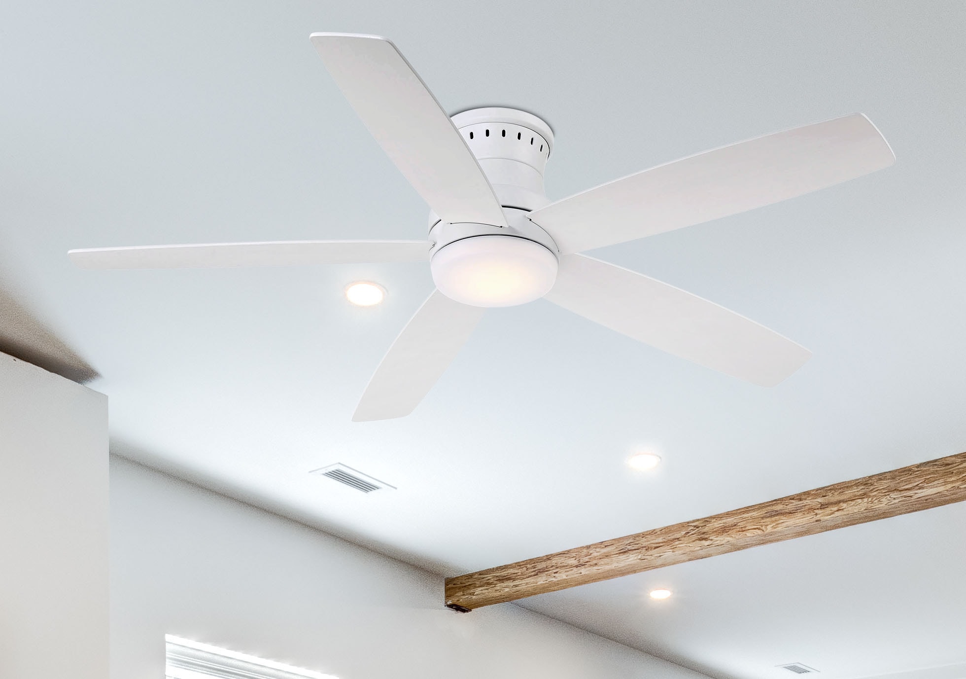 Lewind 52-in Matte White Color-changing Indoor/Outdoor Flush Mount Ceiling Fan with Light and Remote (5-Blade) | - Harbor Breeze AR24H-52MWH