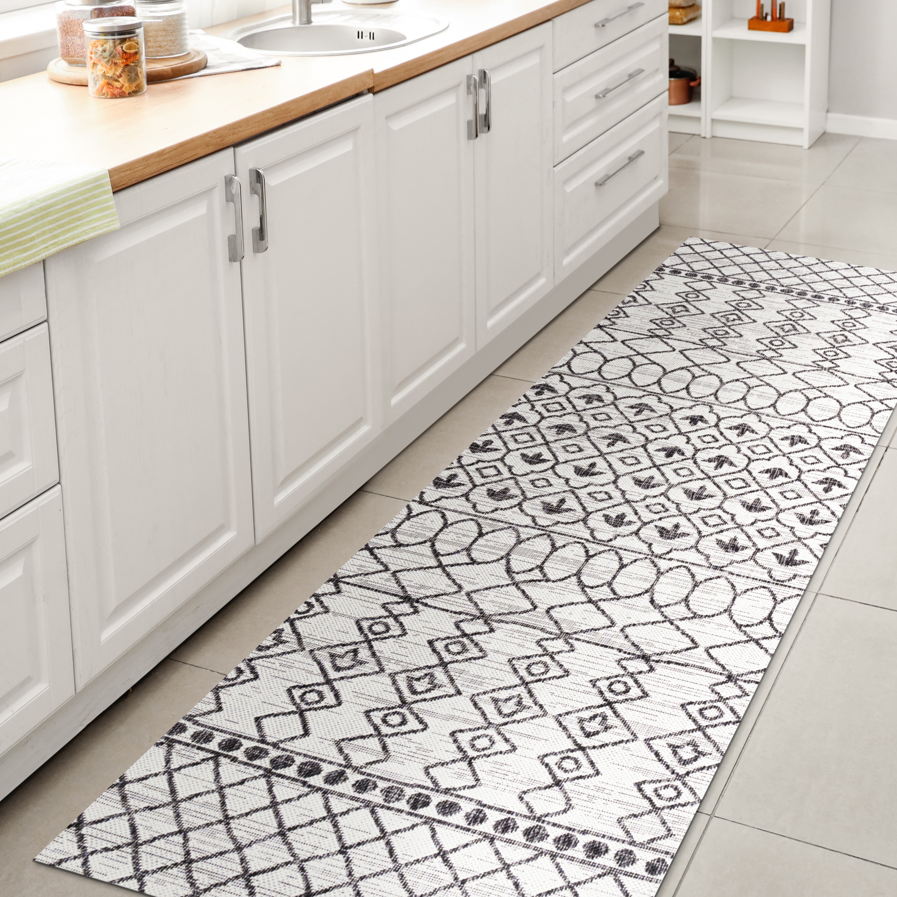 JONATHAN  Y SMB130E-28 Santa Monica Kafel Tribal 2 x 8 (ft) Loomed Polypropylene Ivory/Black Rectangular Indoor/Outdoor Trellis Rustic Runner rug
