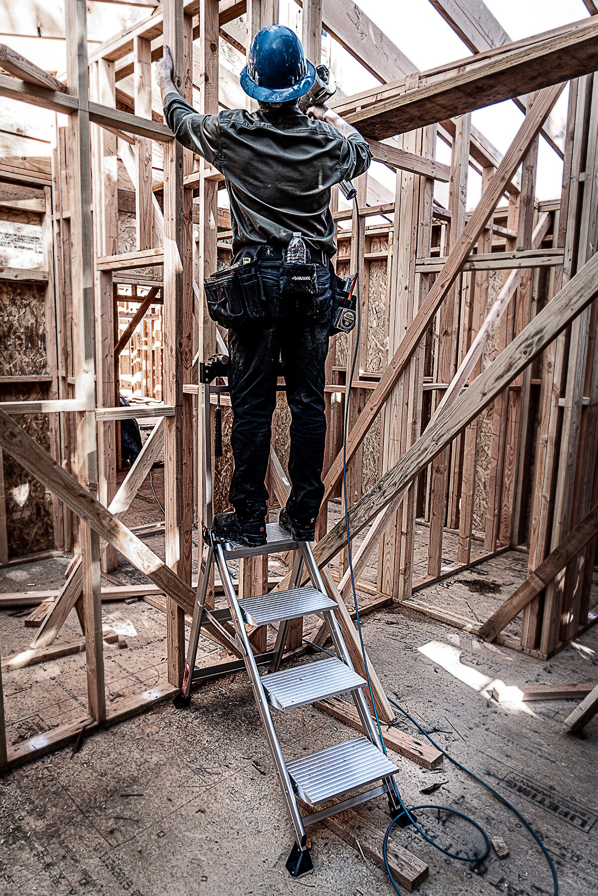 Little Giant Ladders 11904 step - View #6