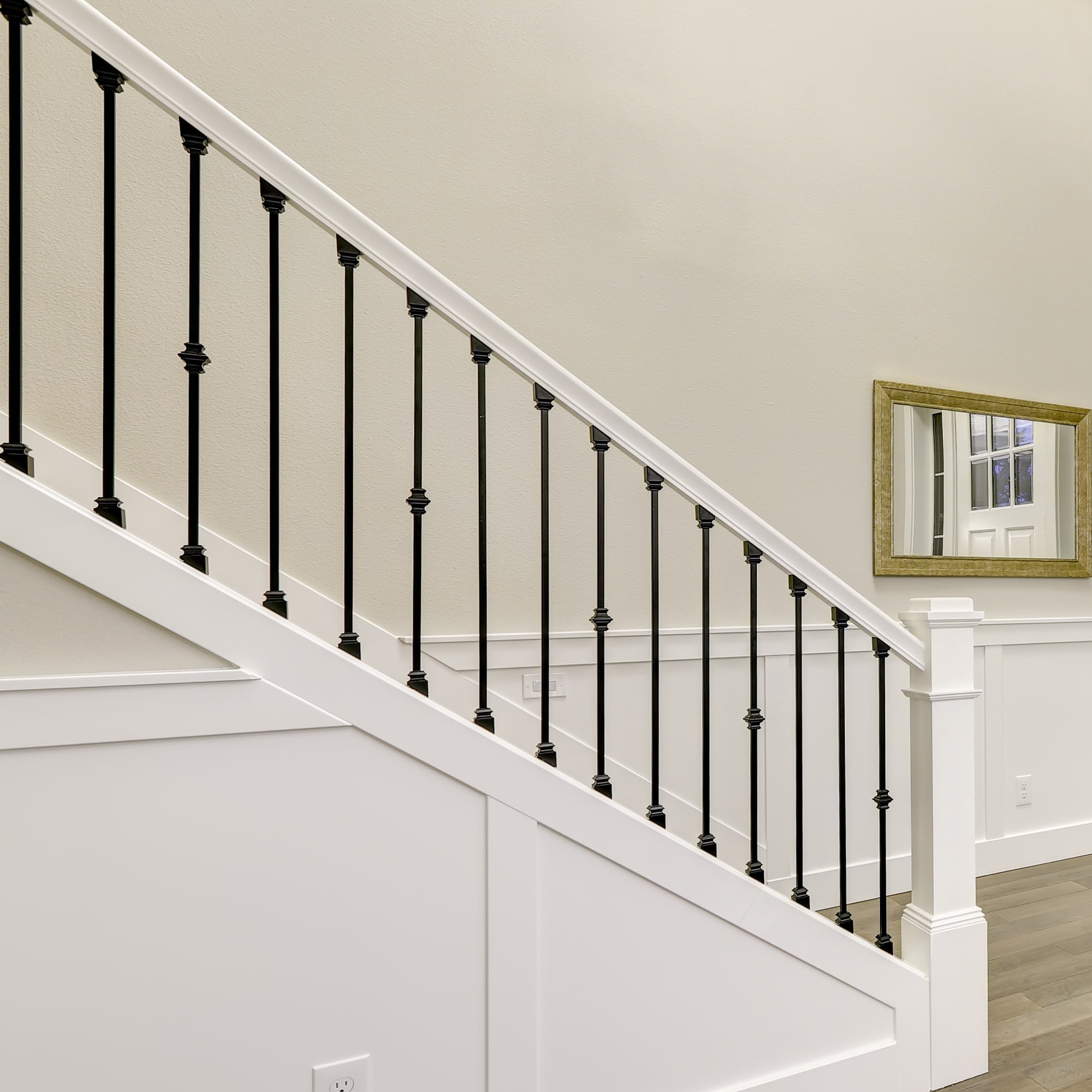 Nuvo Iron SQI1C-12MP Interior-Stairpart-Balusters - View #7