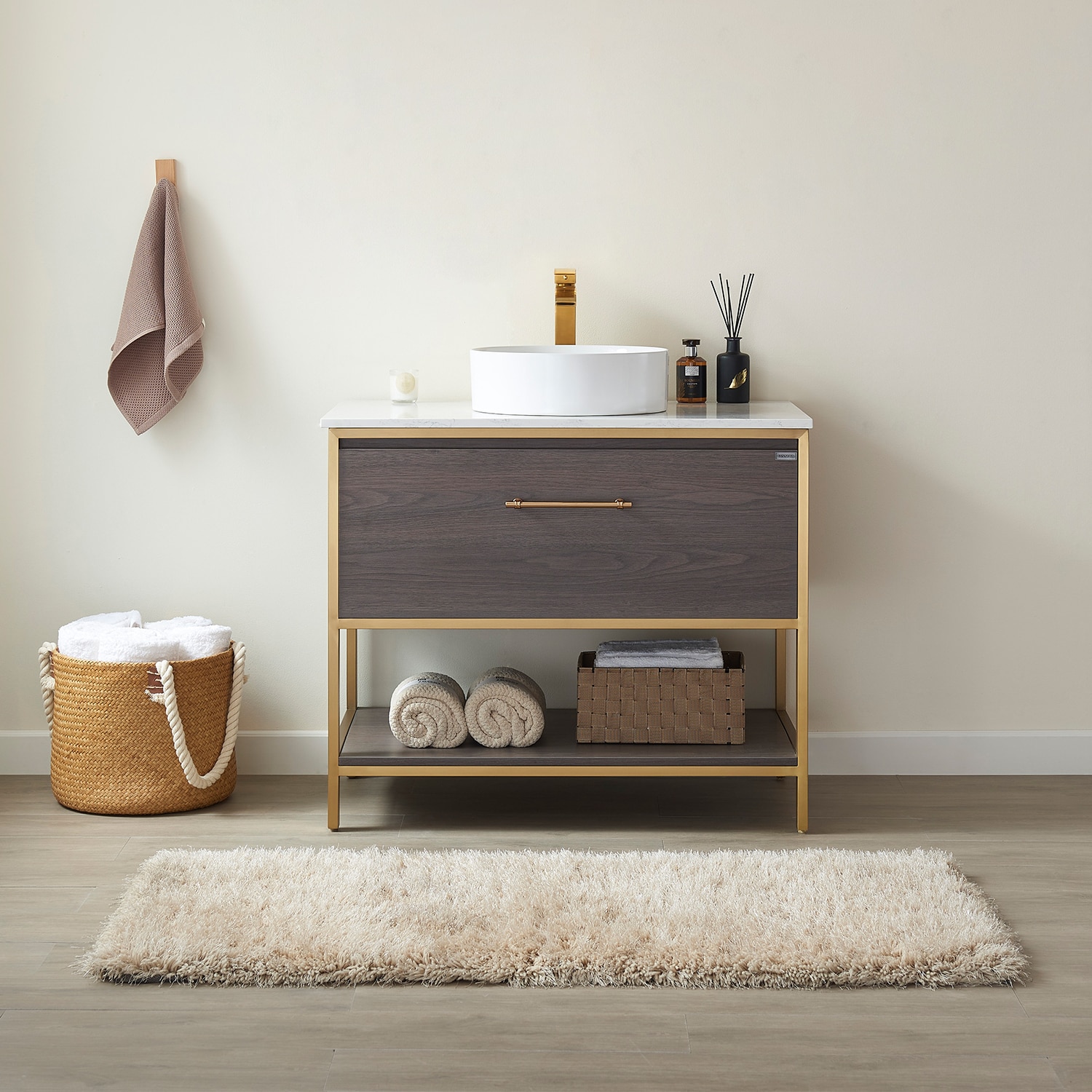 Vinnova 36-in Suleiman Oak Finish + Brushed Gold Base Single Sink Bathroom Vanity with White Composite Grain White Engineered Stone Top in Brown -  701336G-SO-GW-NM