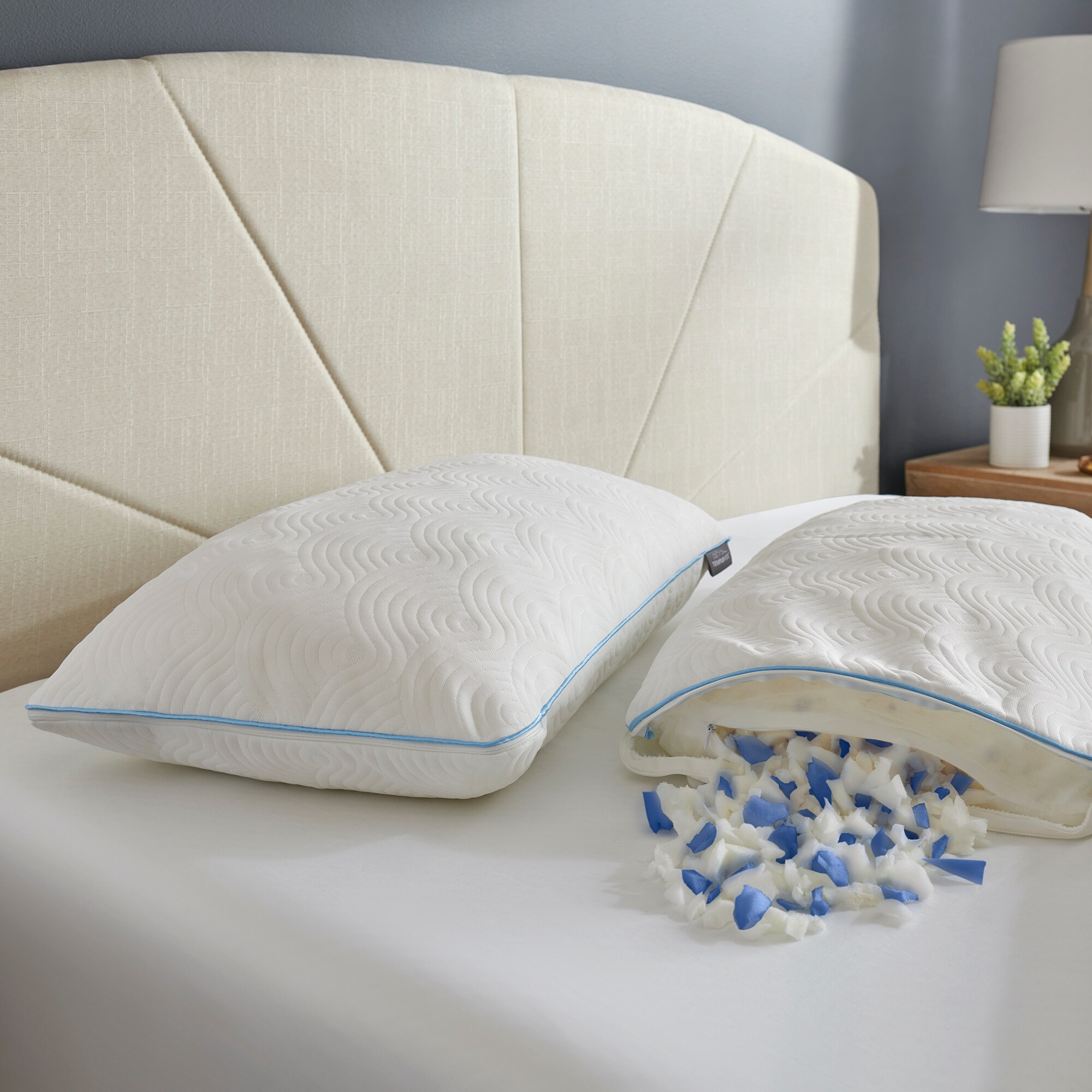 TEMPURPEDIC Queen Medium Memory Foam Bed Pillow in the Bed Pillows