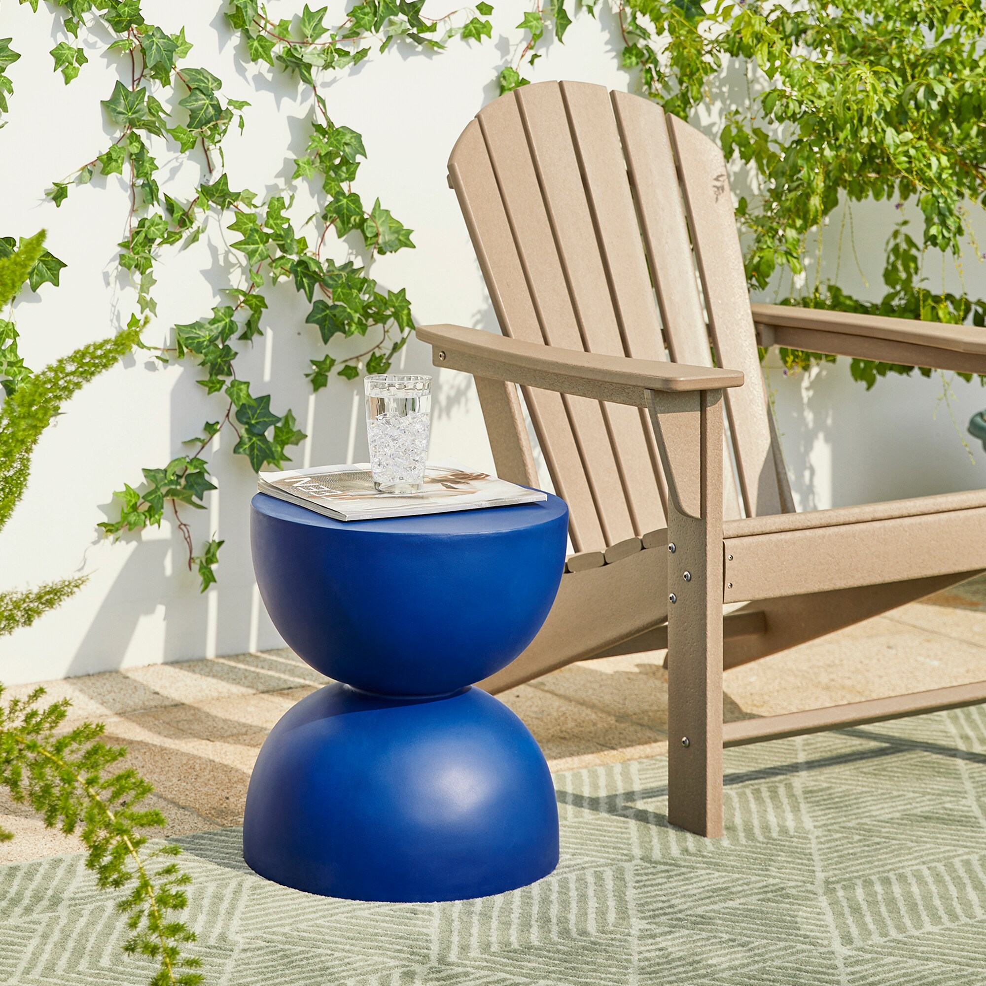 Glitzhome 17.75in Blue Plastic Barrel Garden Stool in the Garden
