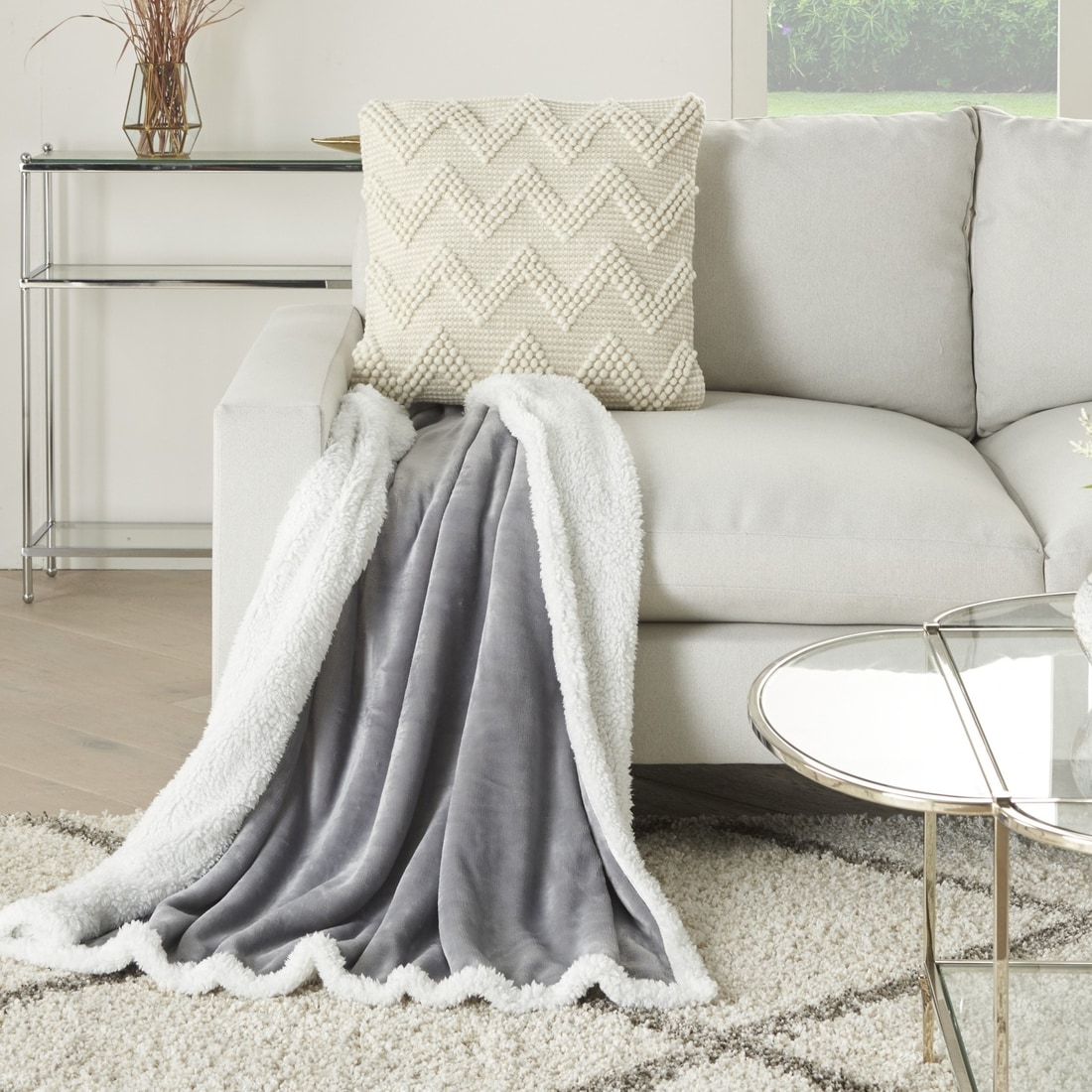 HomeRoots 4000386692 Lt Grey 50-in x 60-in Fleece Throw