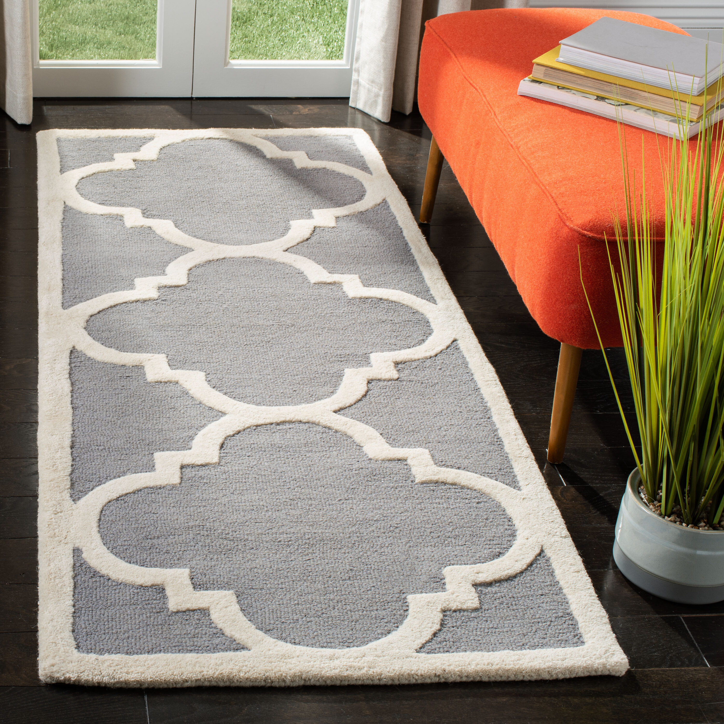  Cambridge 140 Silver/Ivory Contemporary 2ft-6in x 14ft Runner Rug