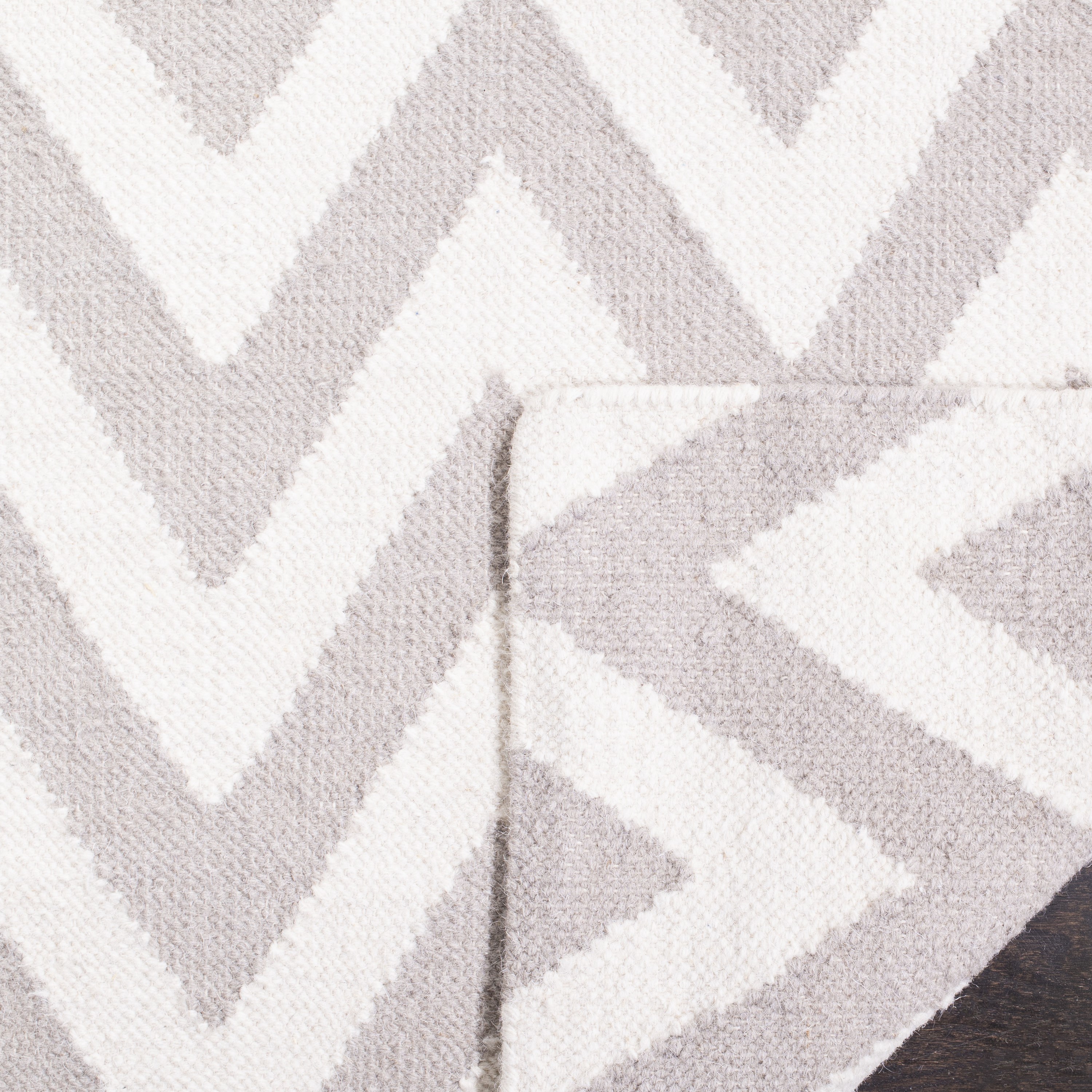 Safavieh DHU557C-28 rugs - View #7