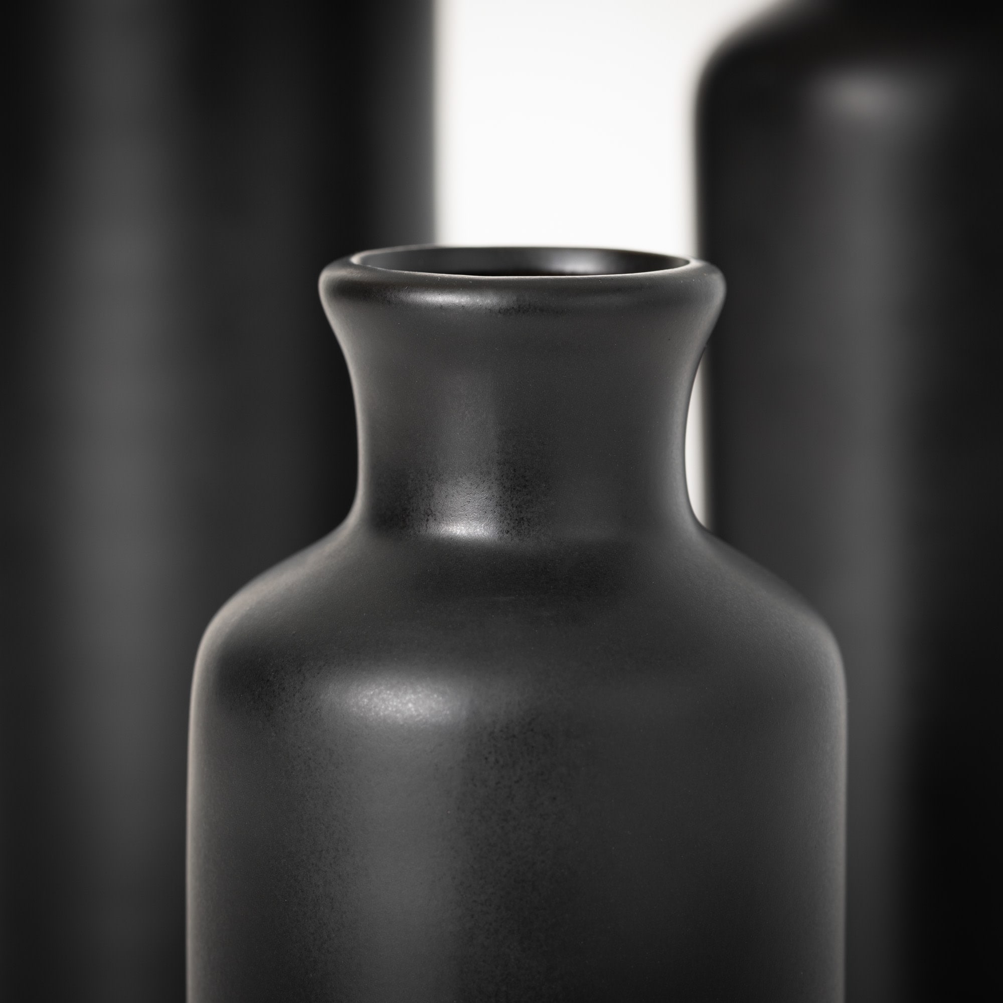 Modern Matte Black Ceramic Vase Trio for Elegant Table Decor
