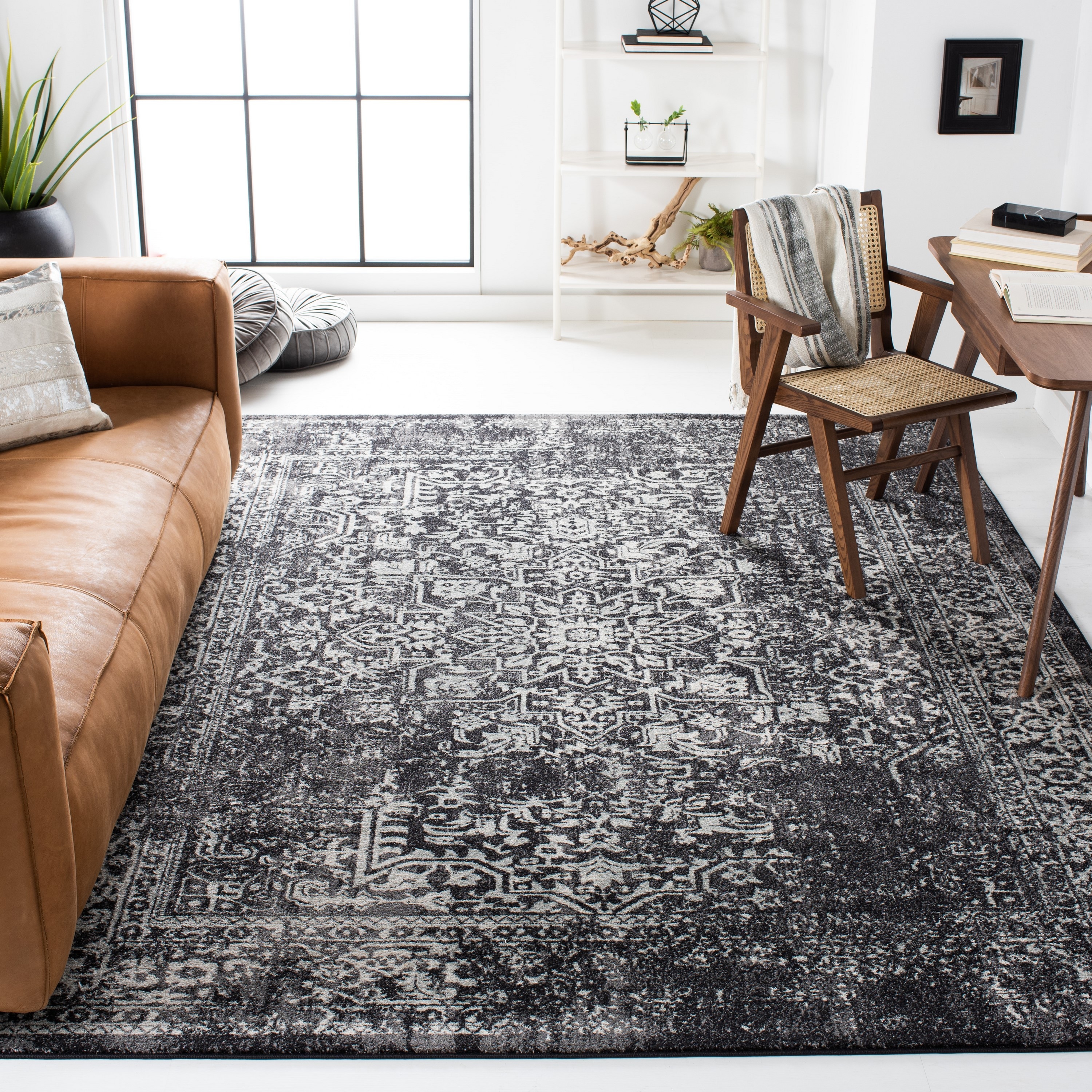 Safavieh EVK256R-9 Evoke Isla 9 x 12 (ft) Loomed Synthetic Black/Gray Rectangular Indoor Floral/Botanical Vintage Area rug
