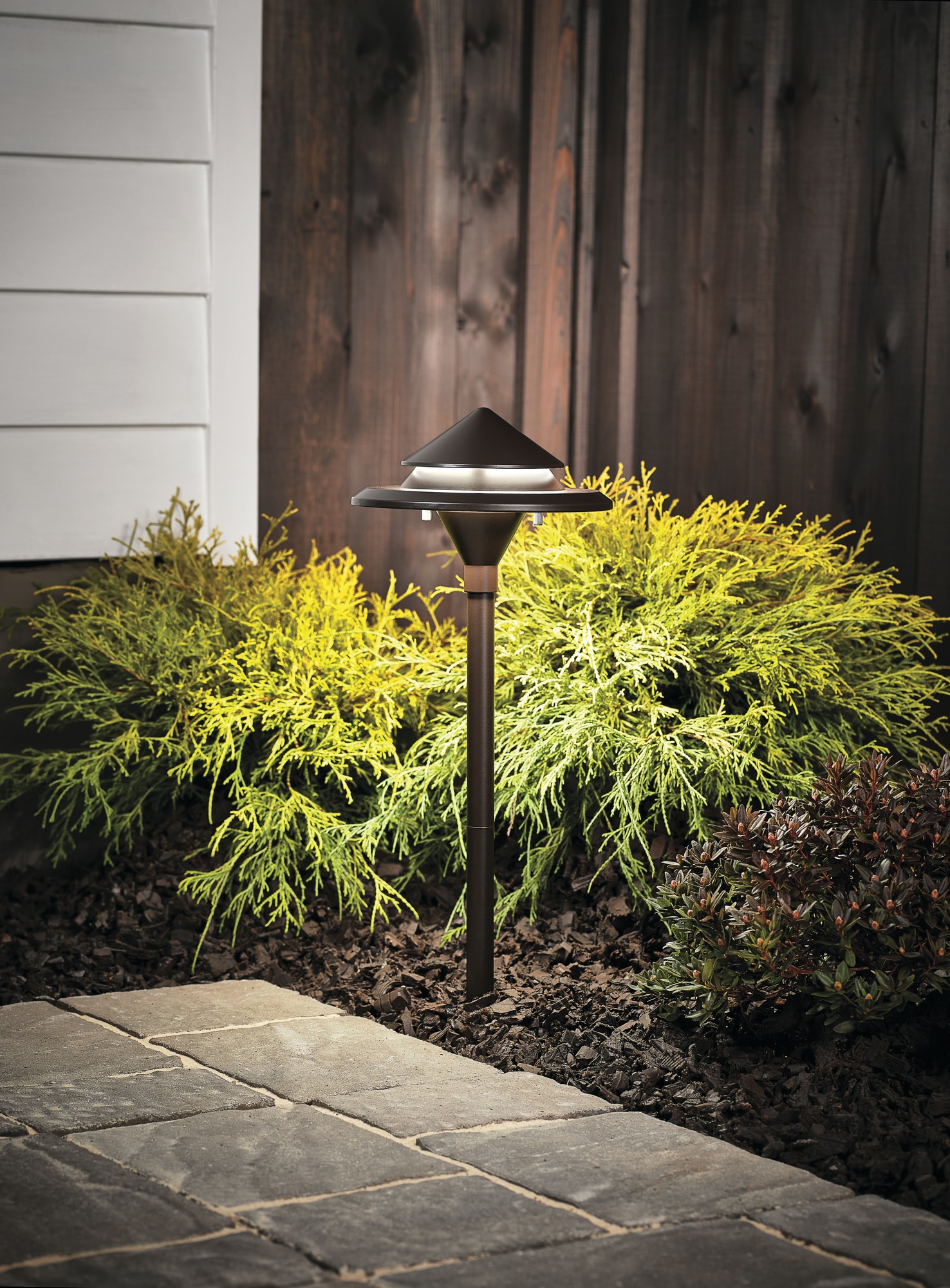 Kichler landscape on sale lighting lowes