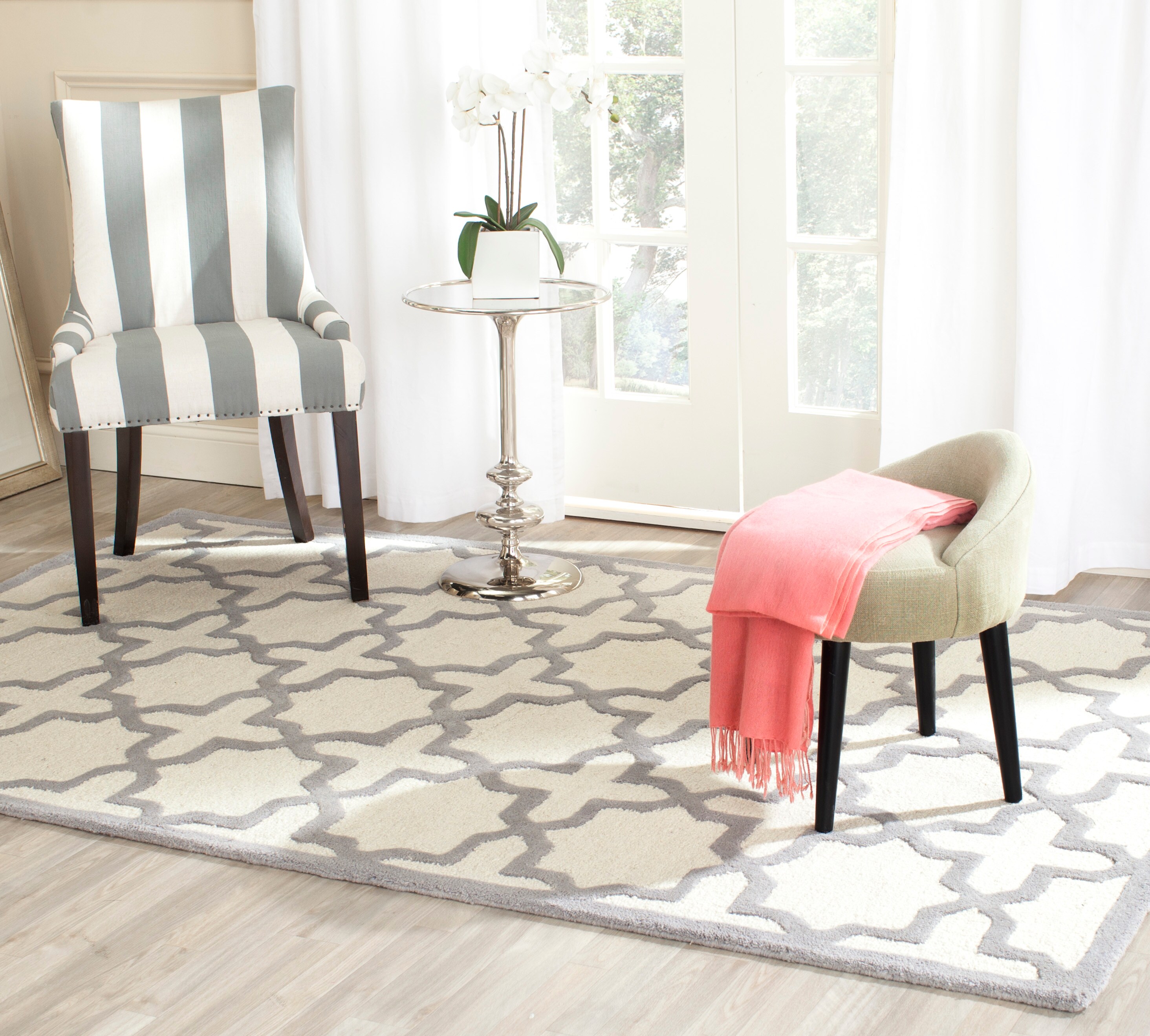  Cambridge 125 Ivory/Silver Contemporary 5ft x 8ft Medium Rectangle Rug