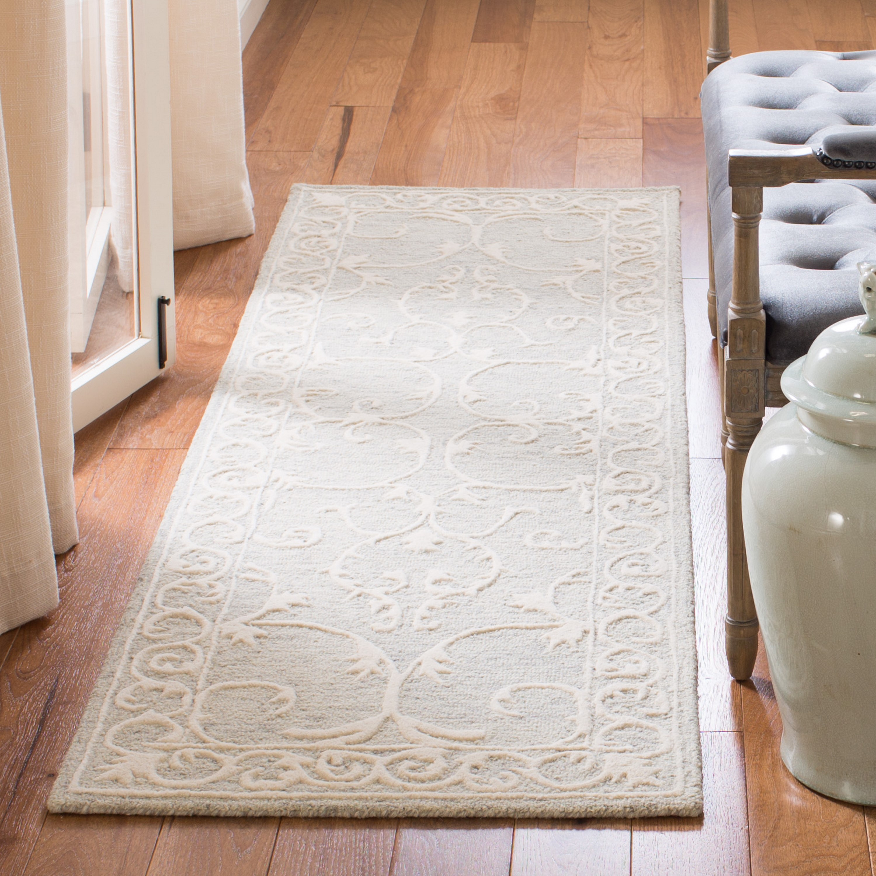 Safavieh MLP507F-27 Micro-Loop Scrolls 2 x 7 (ft) Tufted Wool Light Gray/Ivory Rectangular Indoor Floral/Botanical Vintage Runner rug