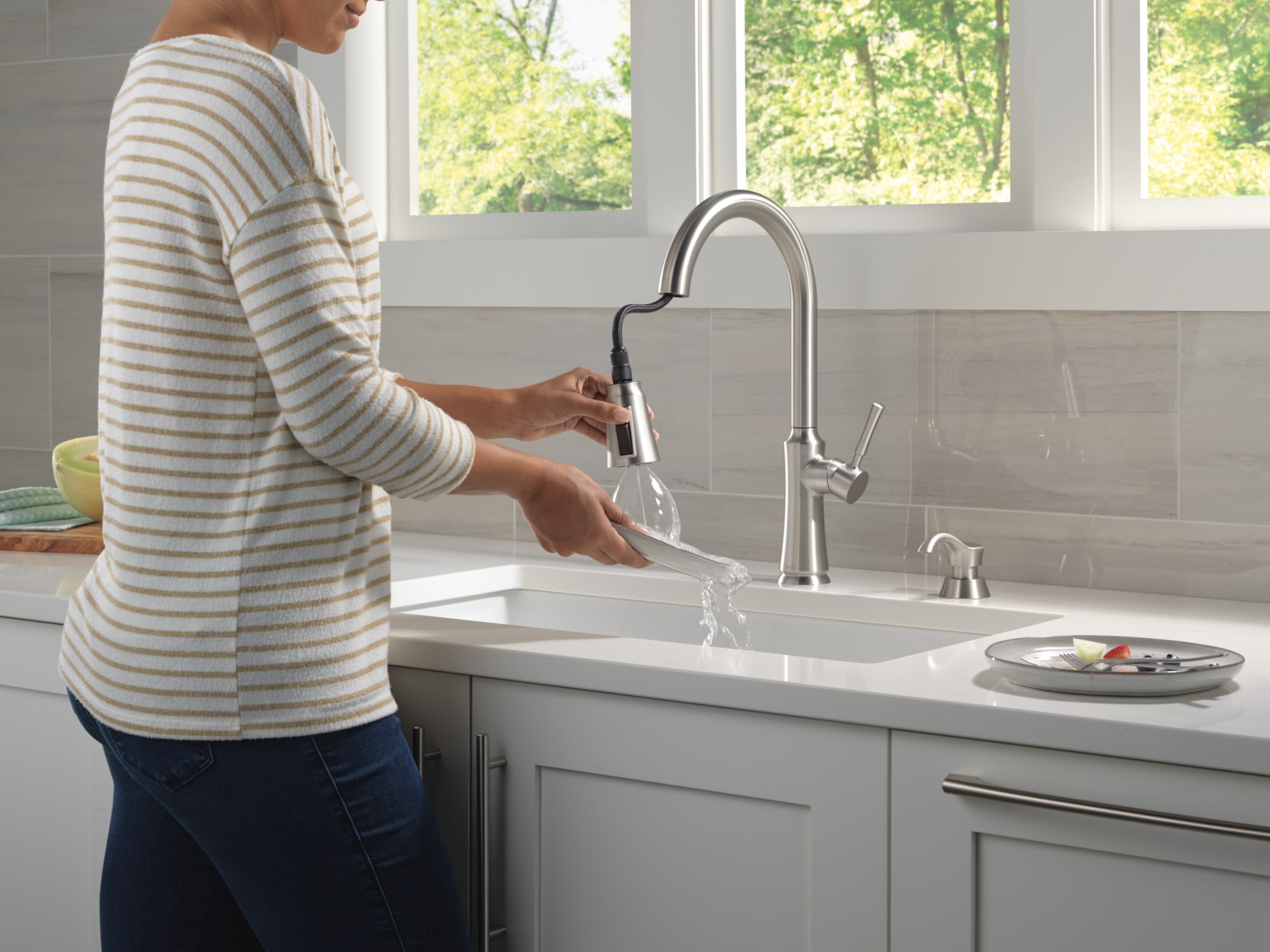 Delta Chalet Stainless Steel Single Handle Pull-down Kitchen Faucet ...