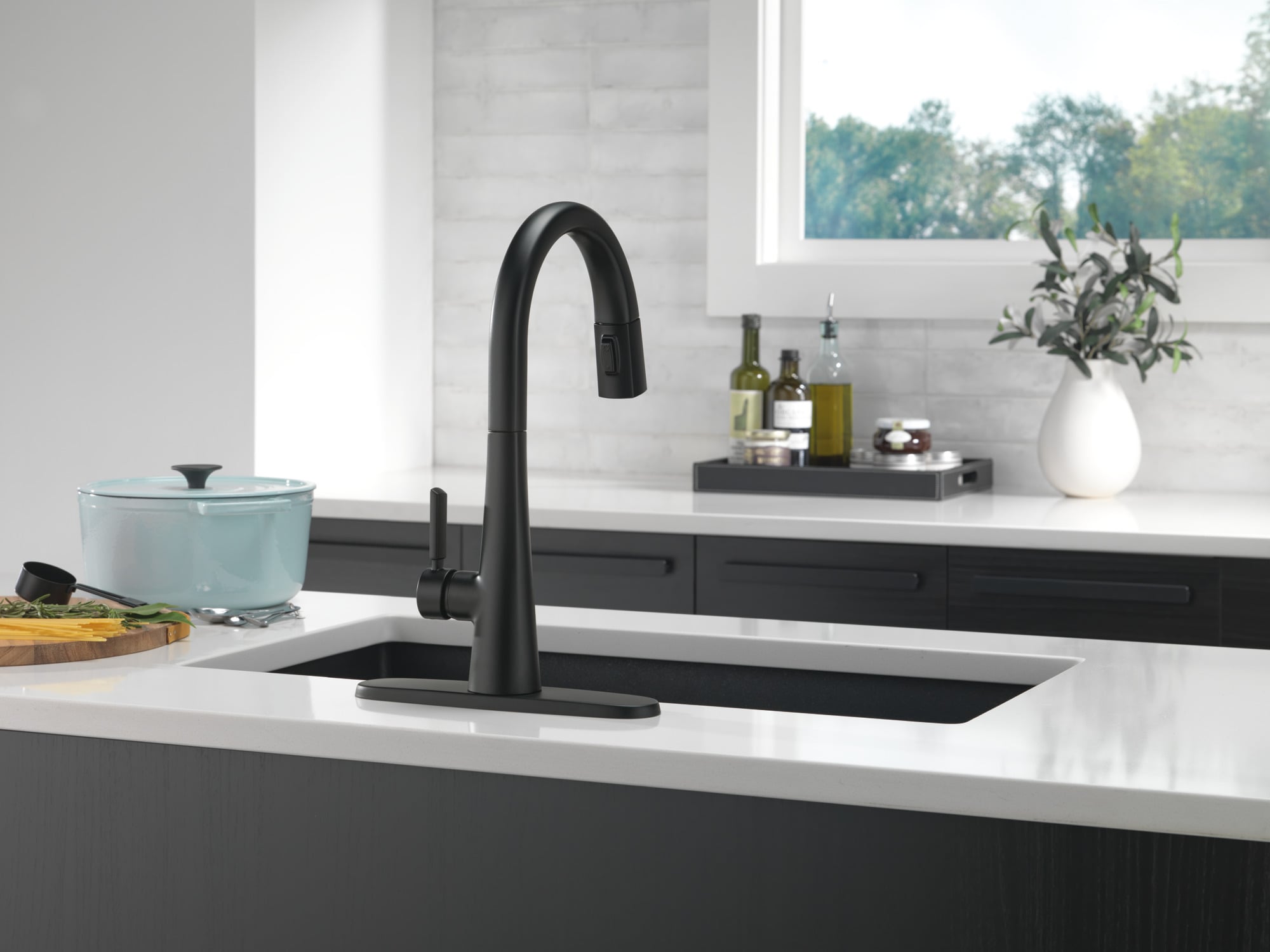 Matte Black Stainless Steel Pull-Down Kitchen Faucet