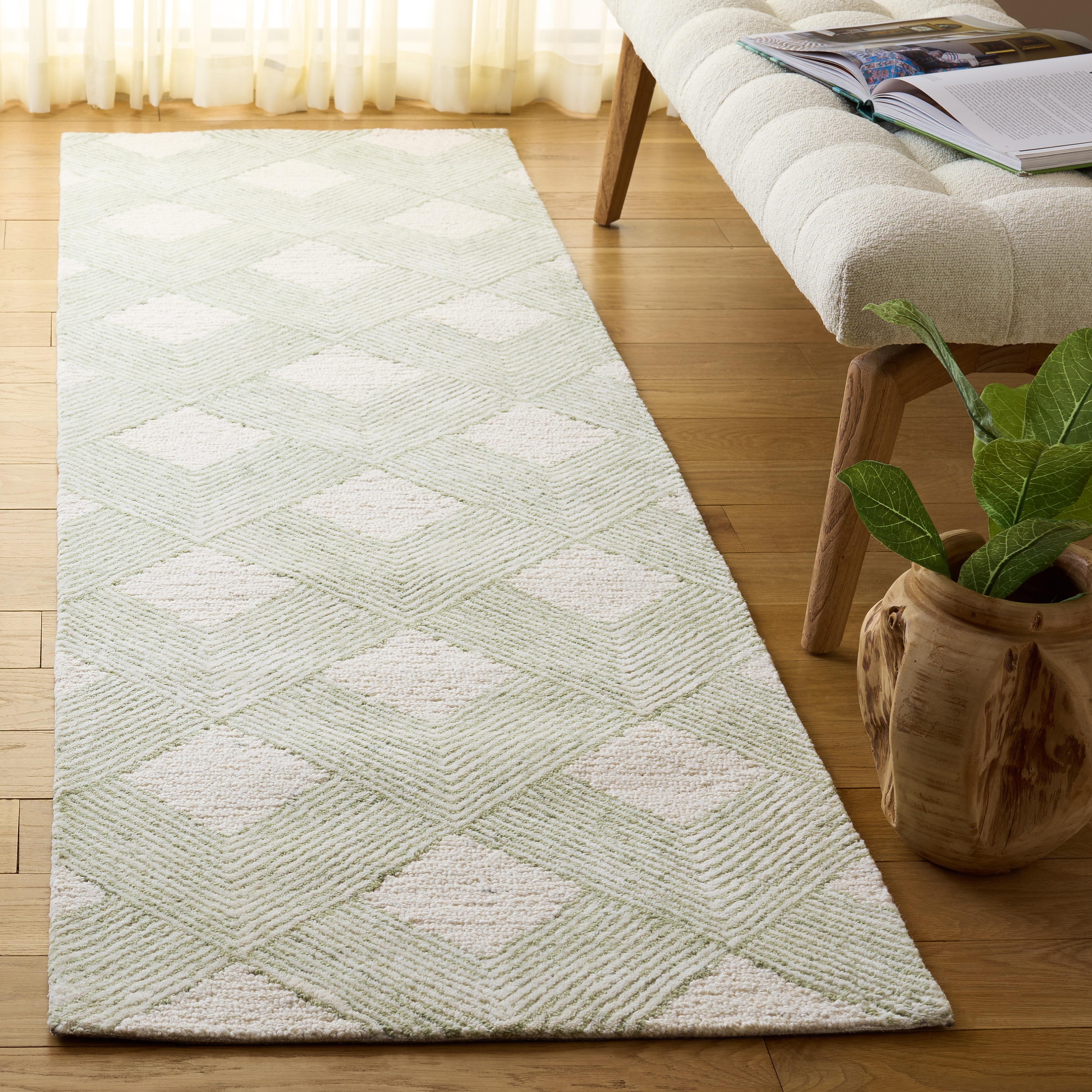  Ebony 752 Green/Ivory Contemporary 2ft-3in x 8ft Runner Rug