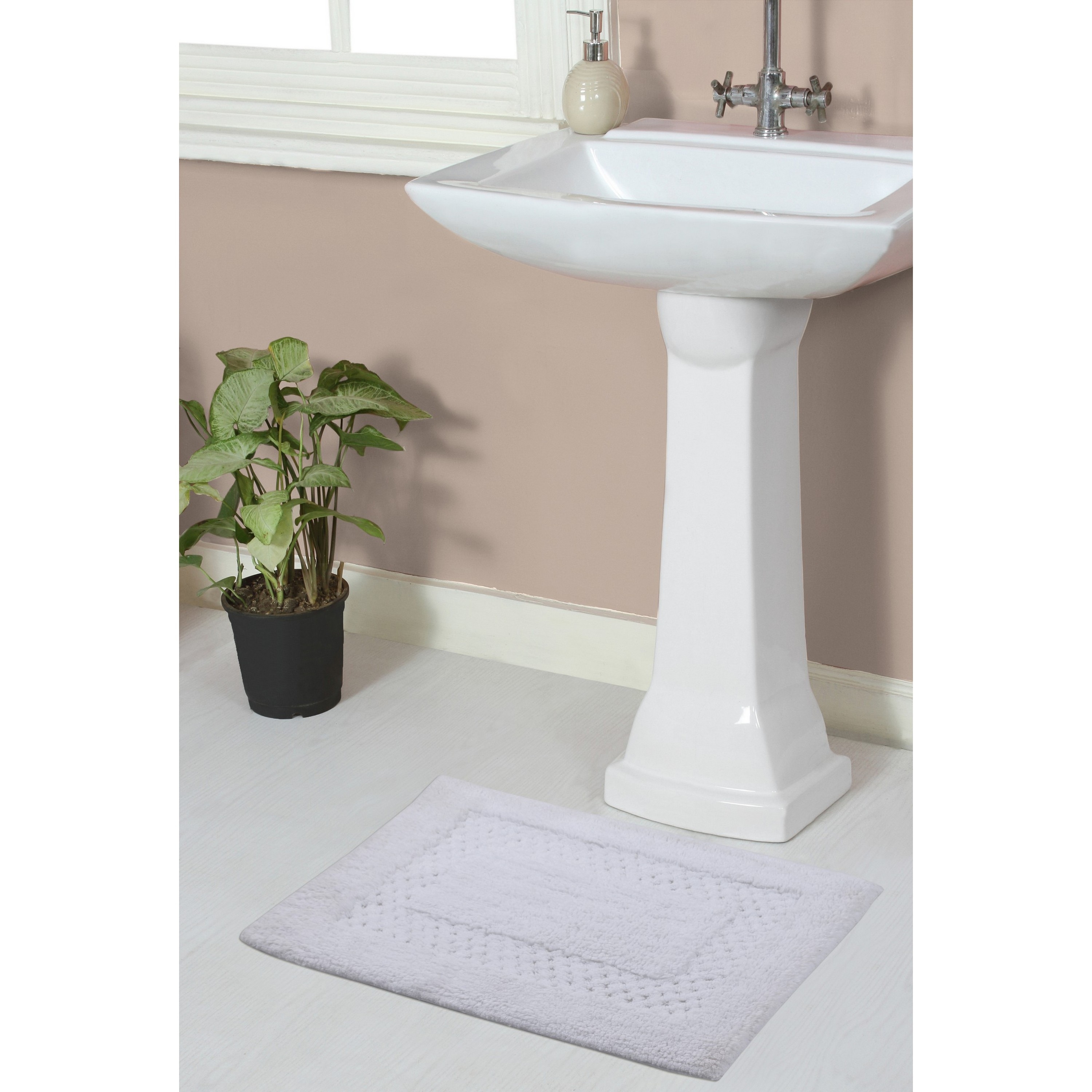 Home Weavers BCL1724WH Classy 17-Inches x 24-Inches White Cotton Bath rug