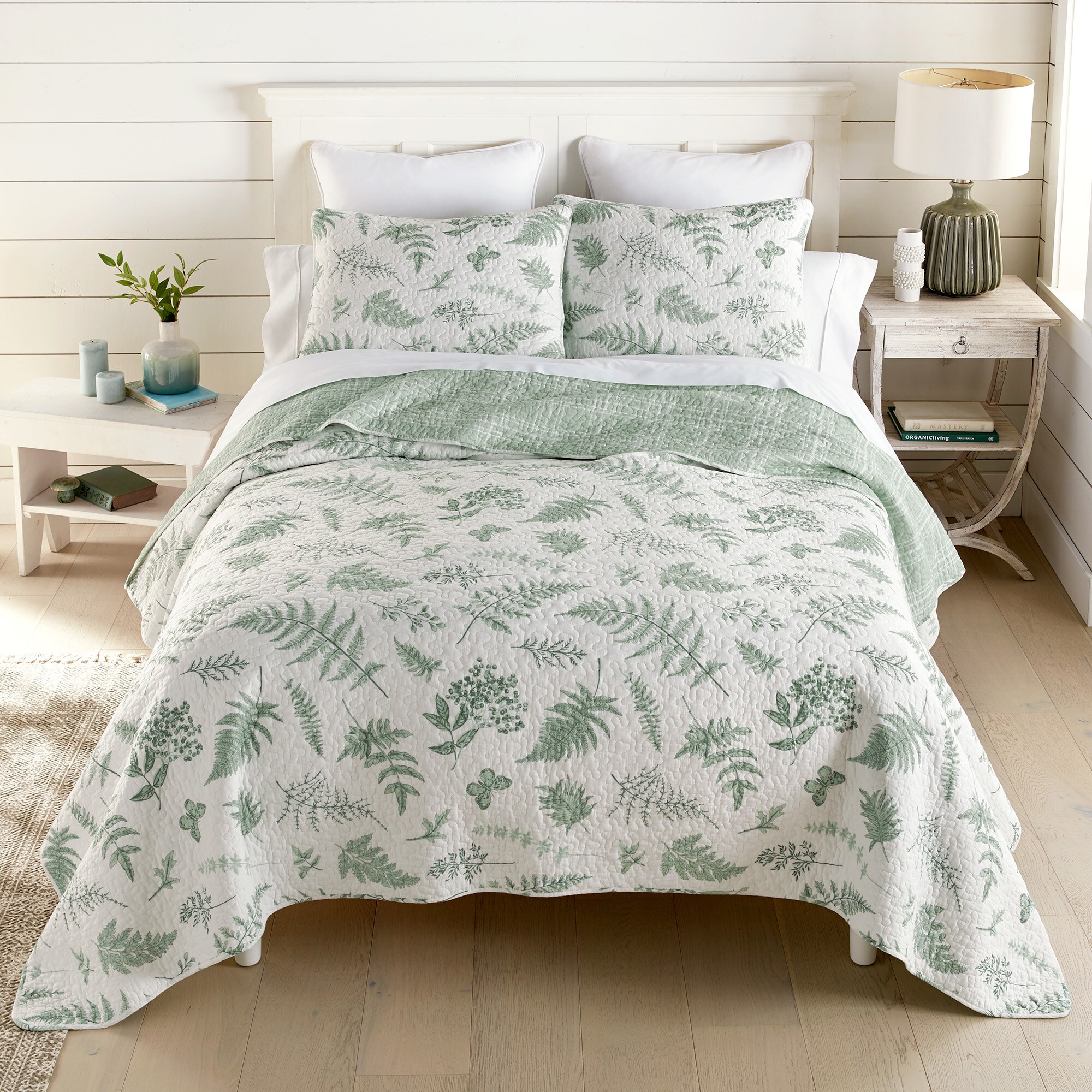 White and Sage Cotton King Reversible Quilt Set