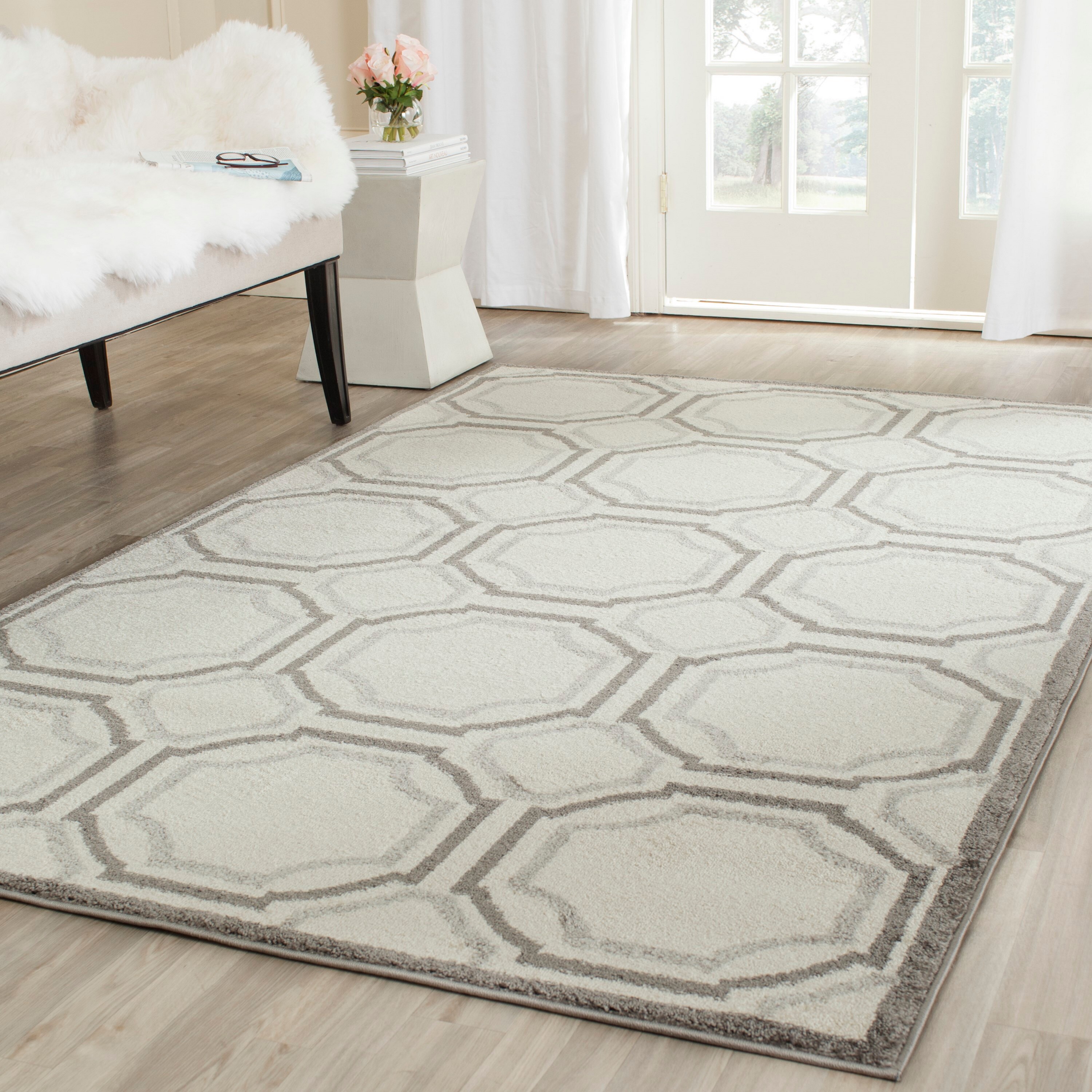 Safavieh AMT411E-5SQ Amherst Mosaic 5 x 5 (ft) Loomed Synthetic Ivory/Light Gray Square Indoor/Outdoor Geometric Area rug