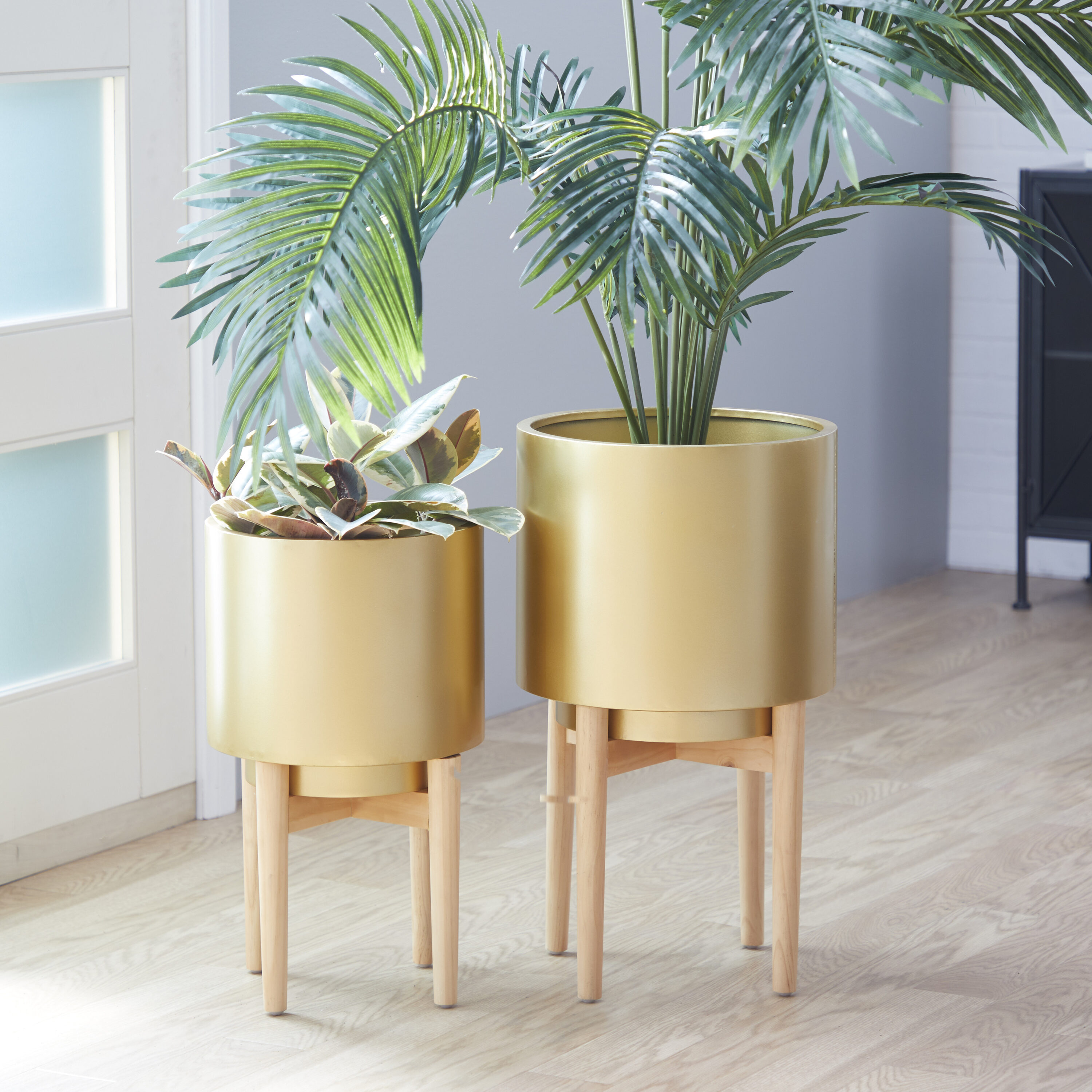 LuxenHome Planters for Indoor Plants, Set of 2 Indoor Plant Pots, White  Planter with Gold Metal Stand, Luxury Flower Pots for Indoor Plants, Large
