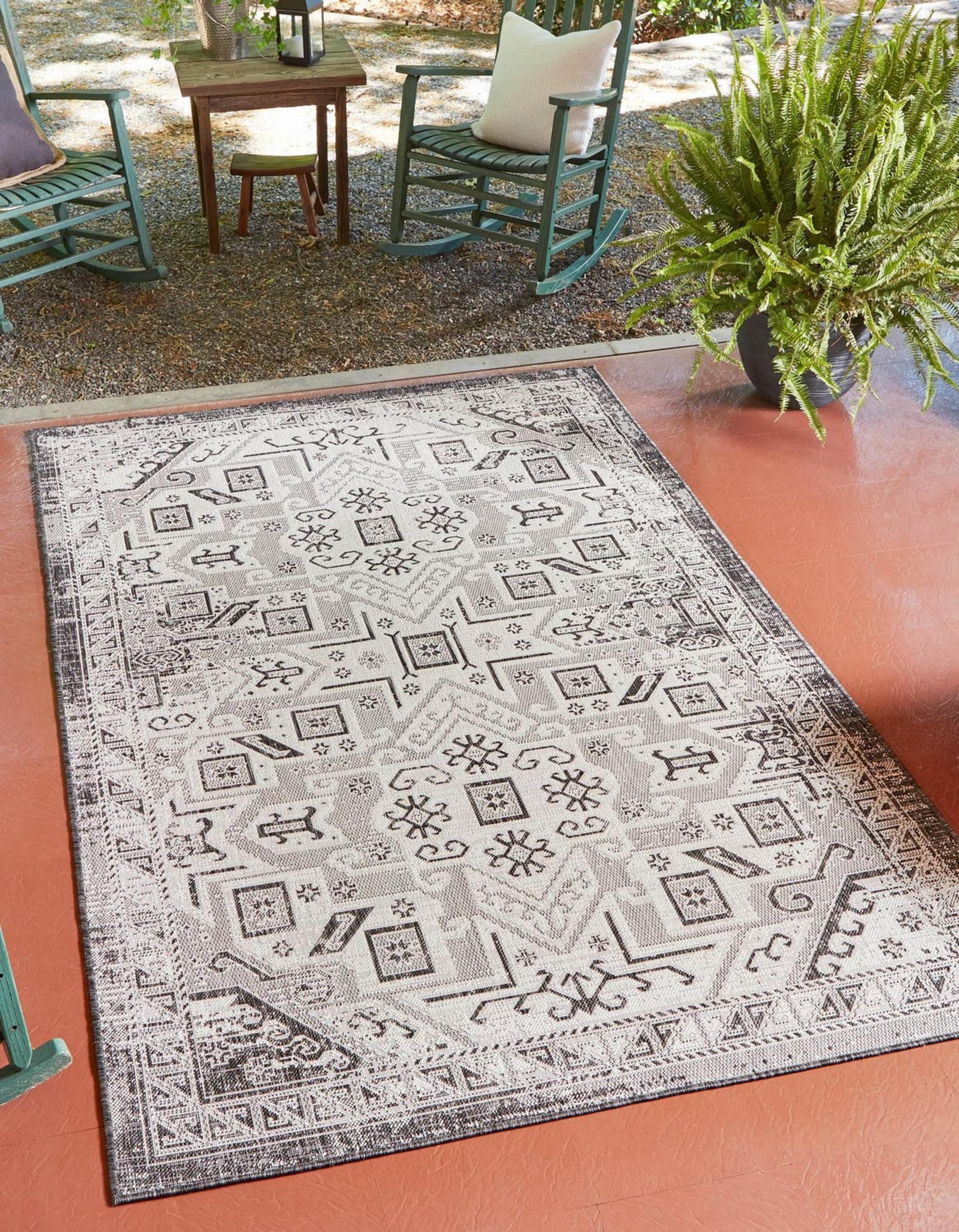 Unique Loom 3162375 Outdoor Aztec 3 x 5 (ft) Loomed Polypropylene Charcoal Gray Rectangular Indoor/Outdoor Border Area rug