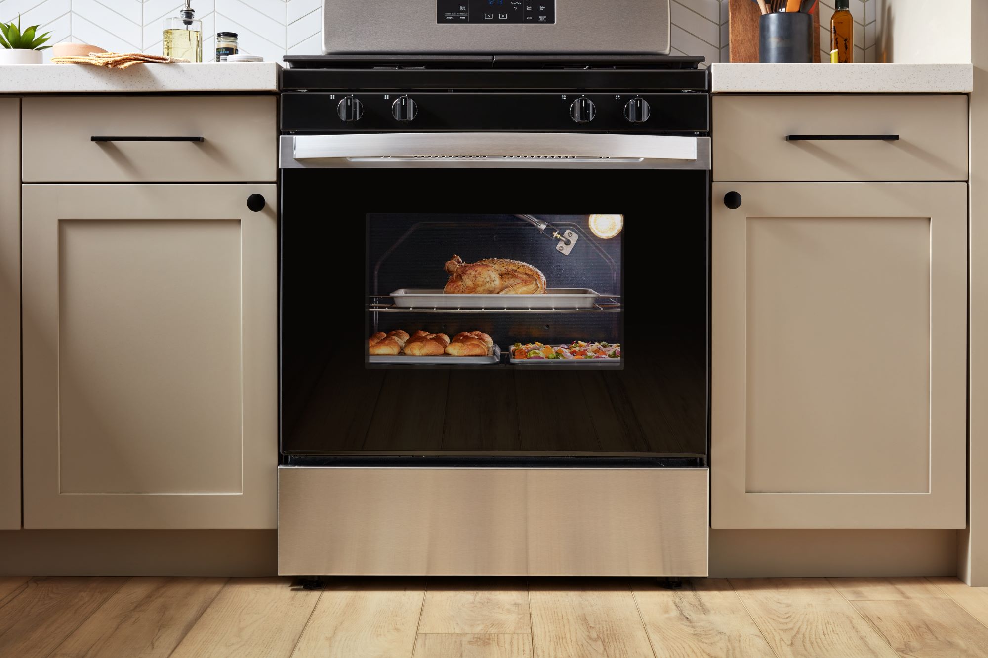 Whirlpool WFG515S0MW Freestanding-Gas-Ranges - View #9
