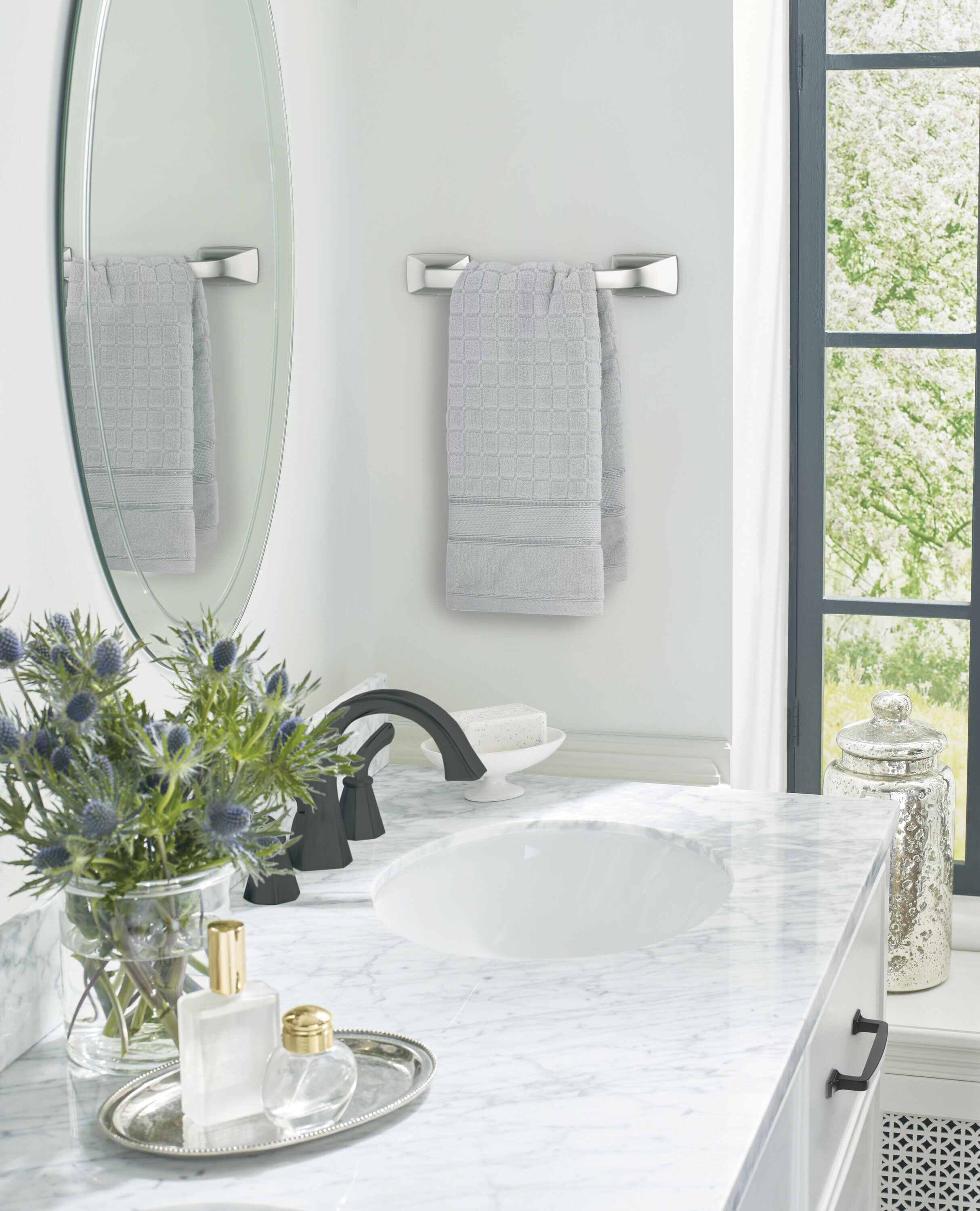 Highland Ridge Chrome 9 inch Wall Mounted Towel Bar