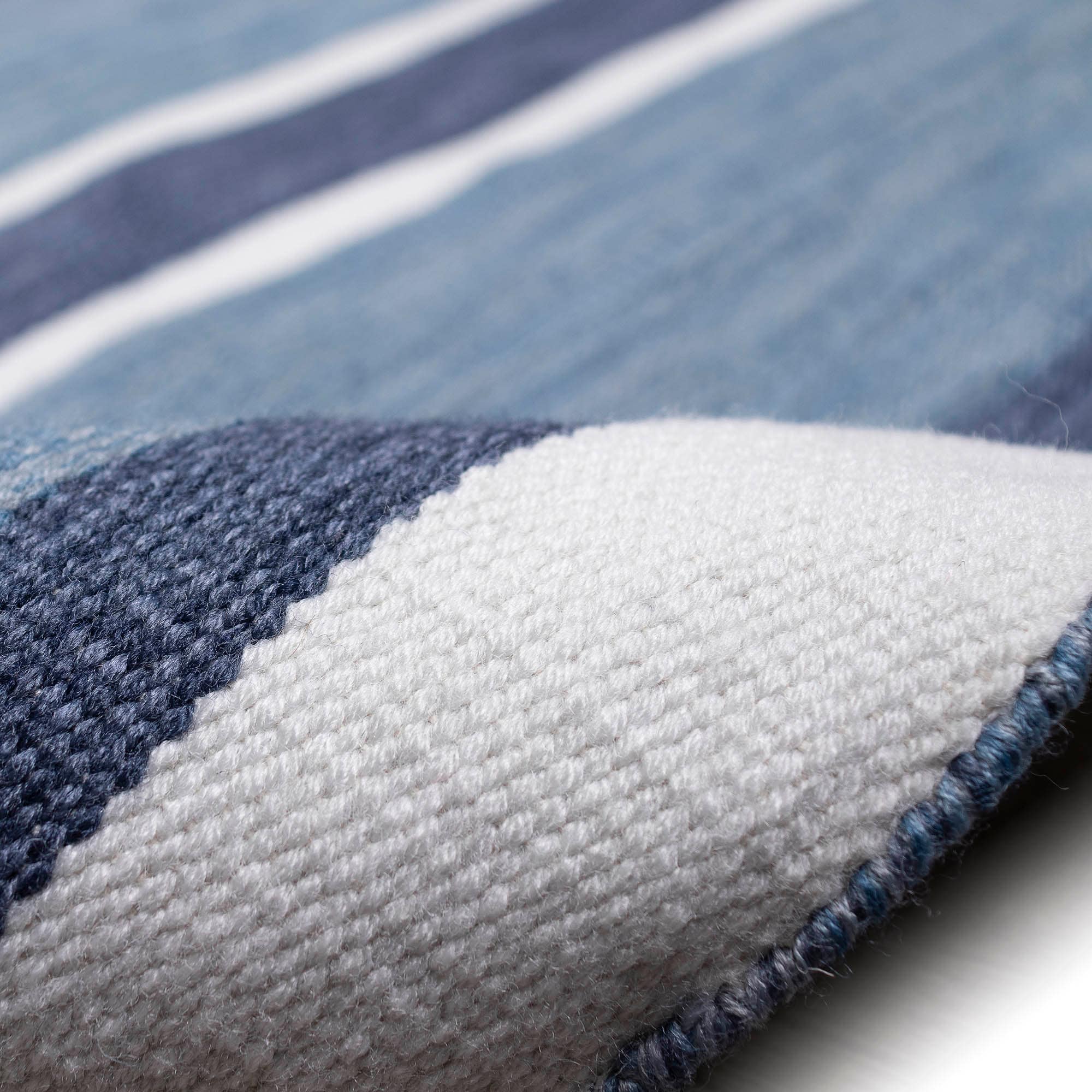 Navy and White Synthetic Flat Woven Reversible 5' x 7' Rug