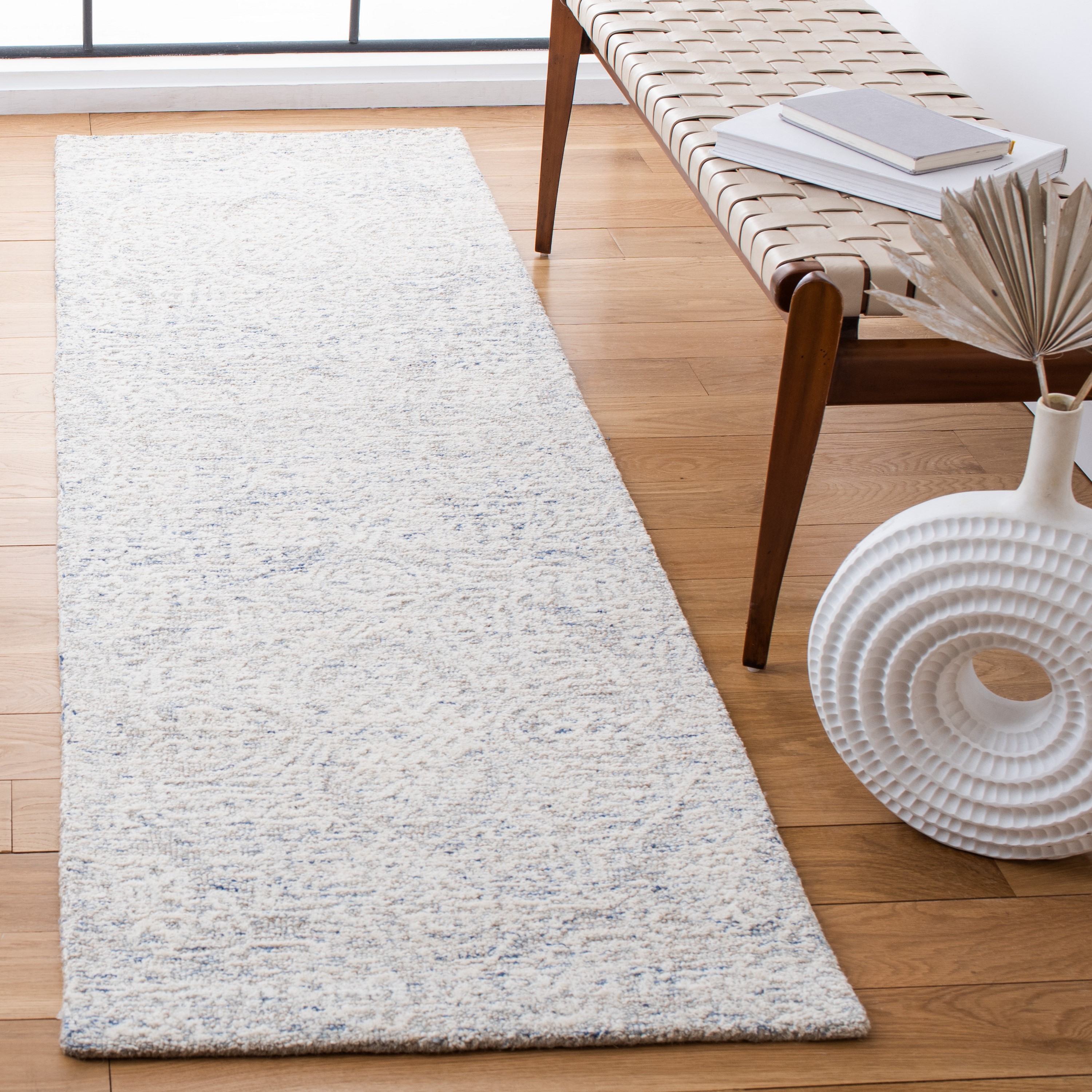 Safavieh MET998L-28 Metro Lorenzina 2 x 8 (ft) Tufted Wool Light Blue/Ivory Rectangular Indoor Floral/Botanical Farmhouse/Cottage Runner rug