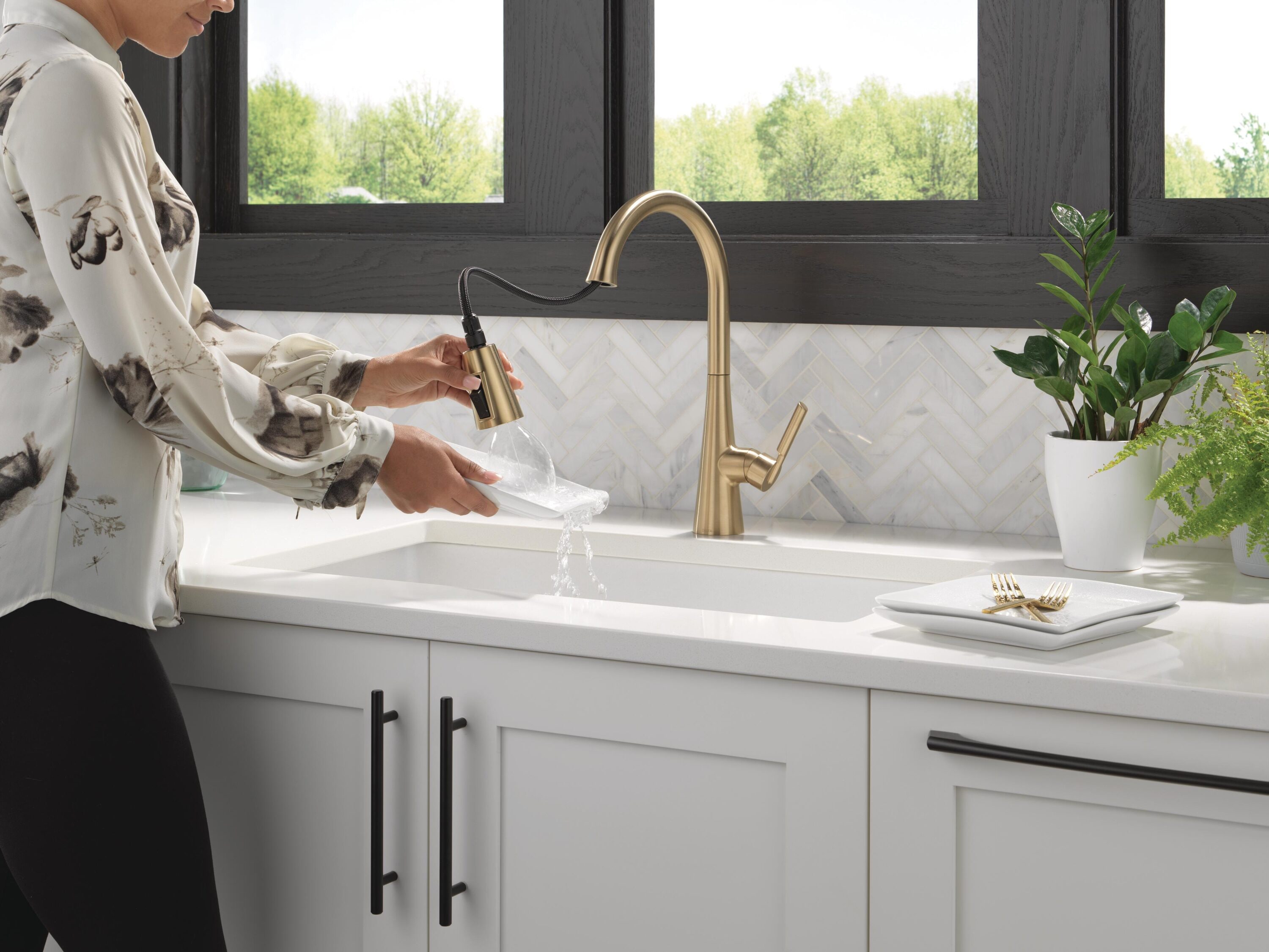 Delta Kylo Champagne Single Handle Pull-down Kitchen Faucet with ...