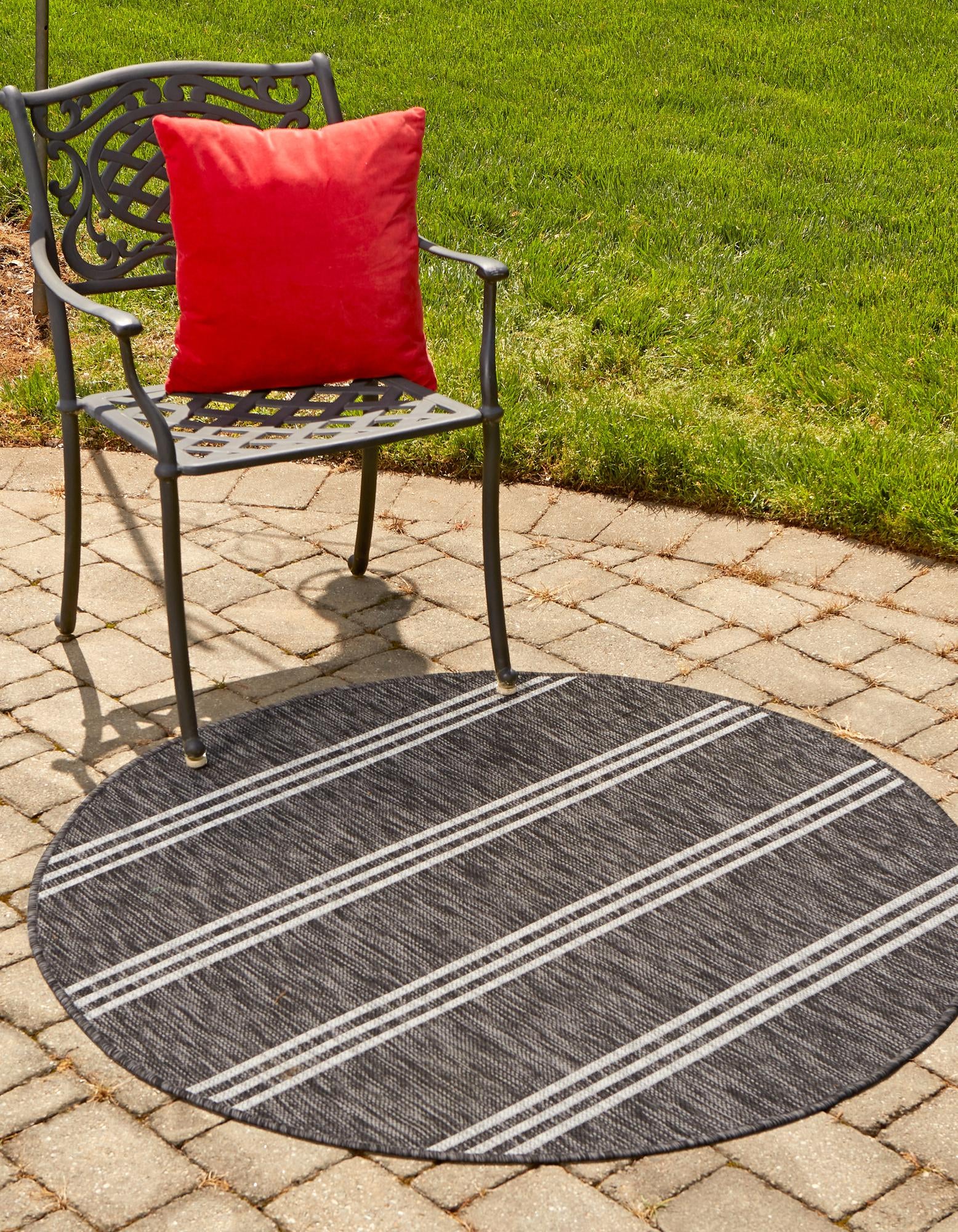 Unique Loom 3181592 Jill Zarin Outdoor 11 x 11 (ft) Loomed Polypropylene Charcoal Round Indoor/Outdoor Stripe Area rug