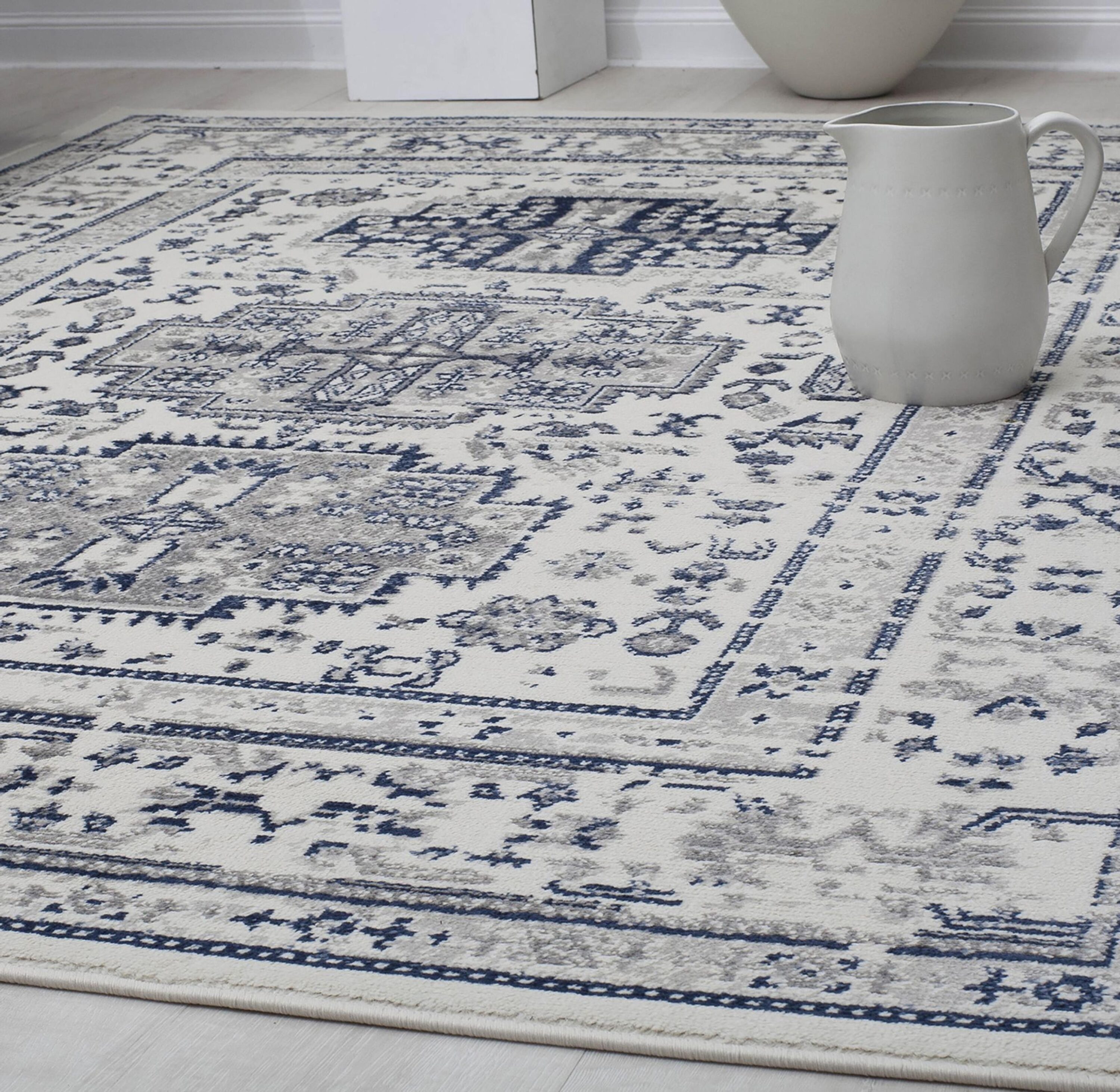 Glacial Sundara Blue and White Floral Synthetic 5' x 7' Area Rug