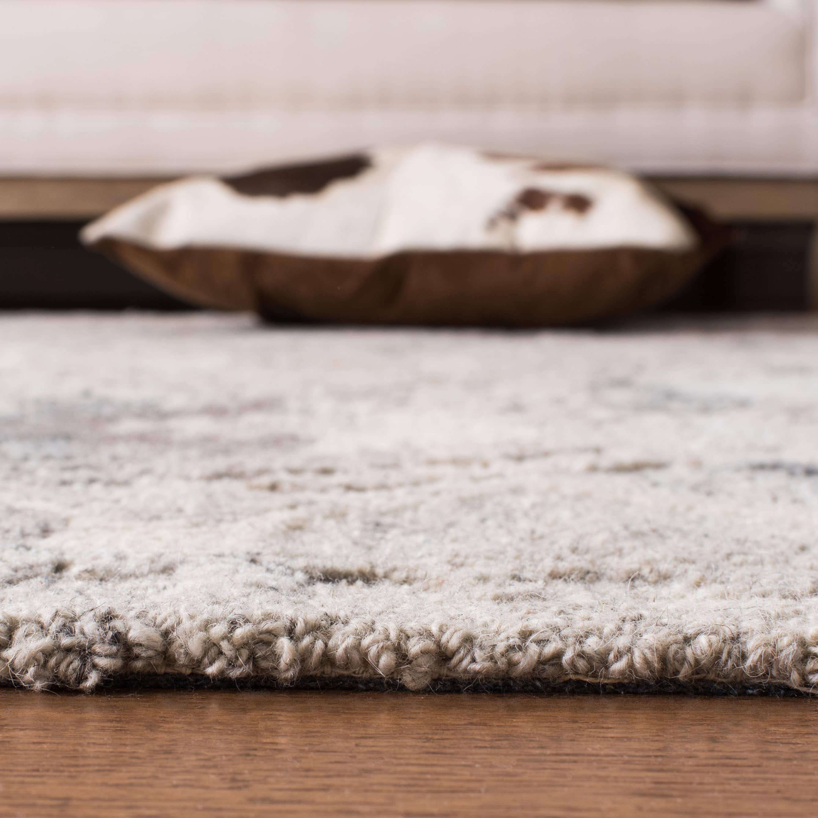Handmade Gray Wool 4' x 6' Tufted Area Rug